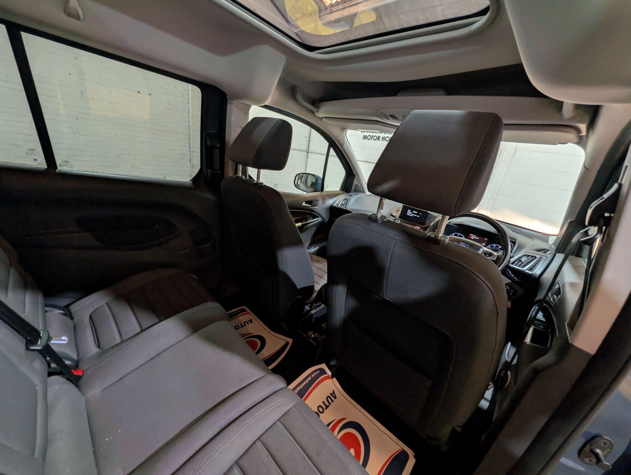 Ford Grand Tourneo Connect view 28