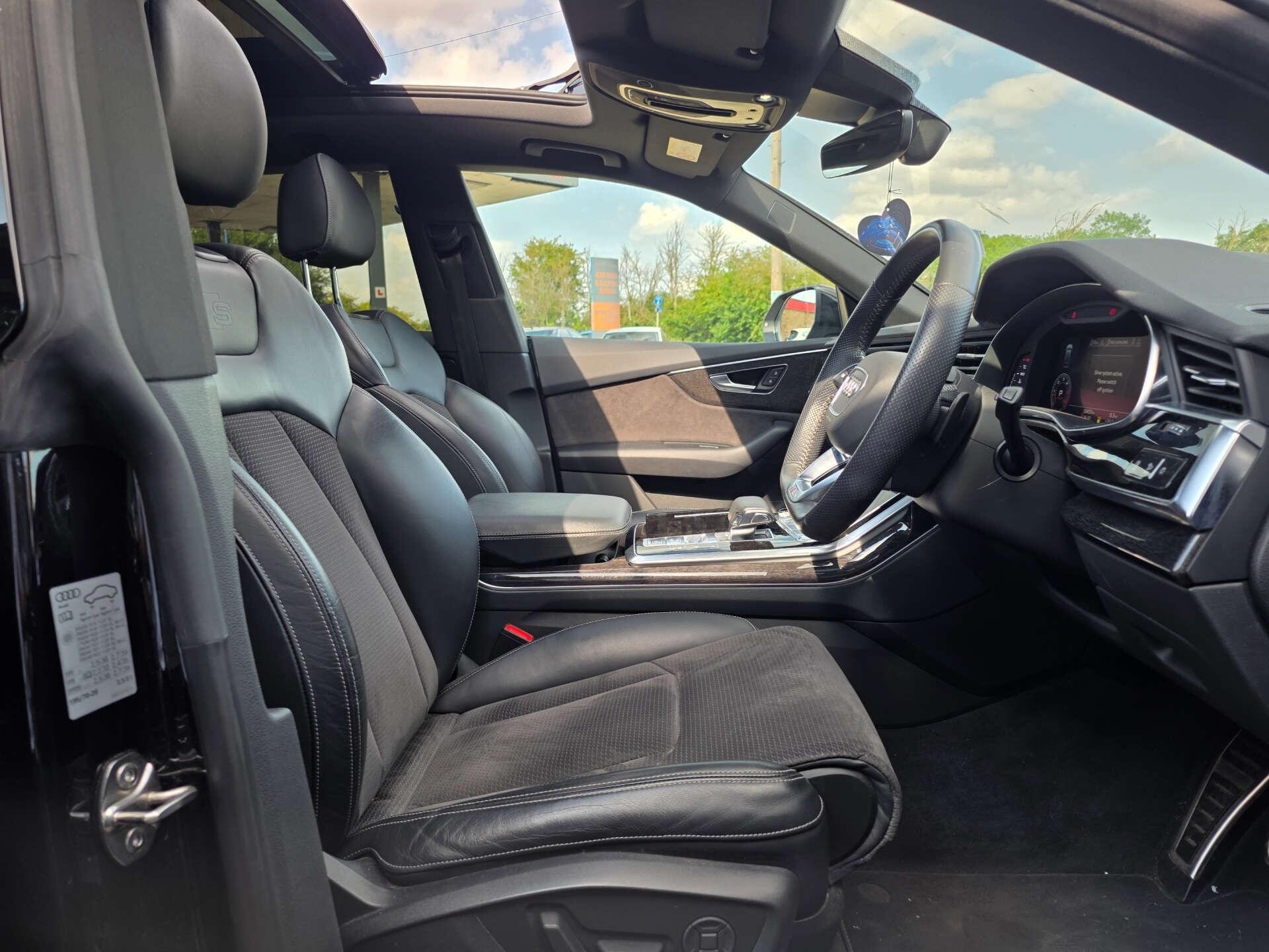 Audi Q8 view 23