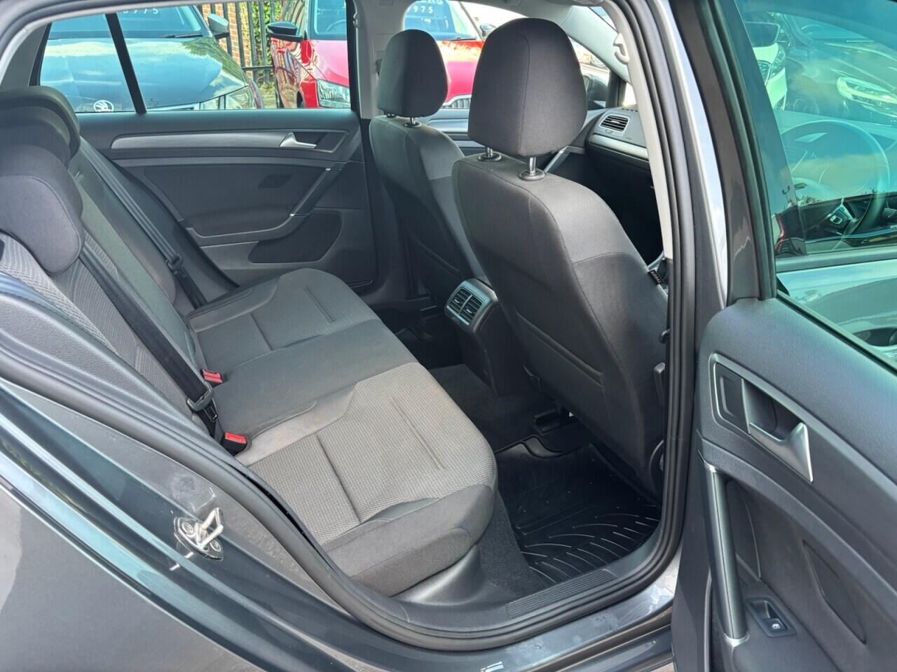 Volkswagen Golf view 12