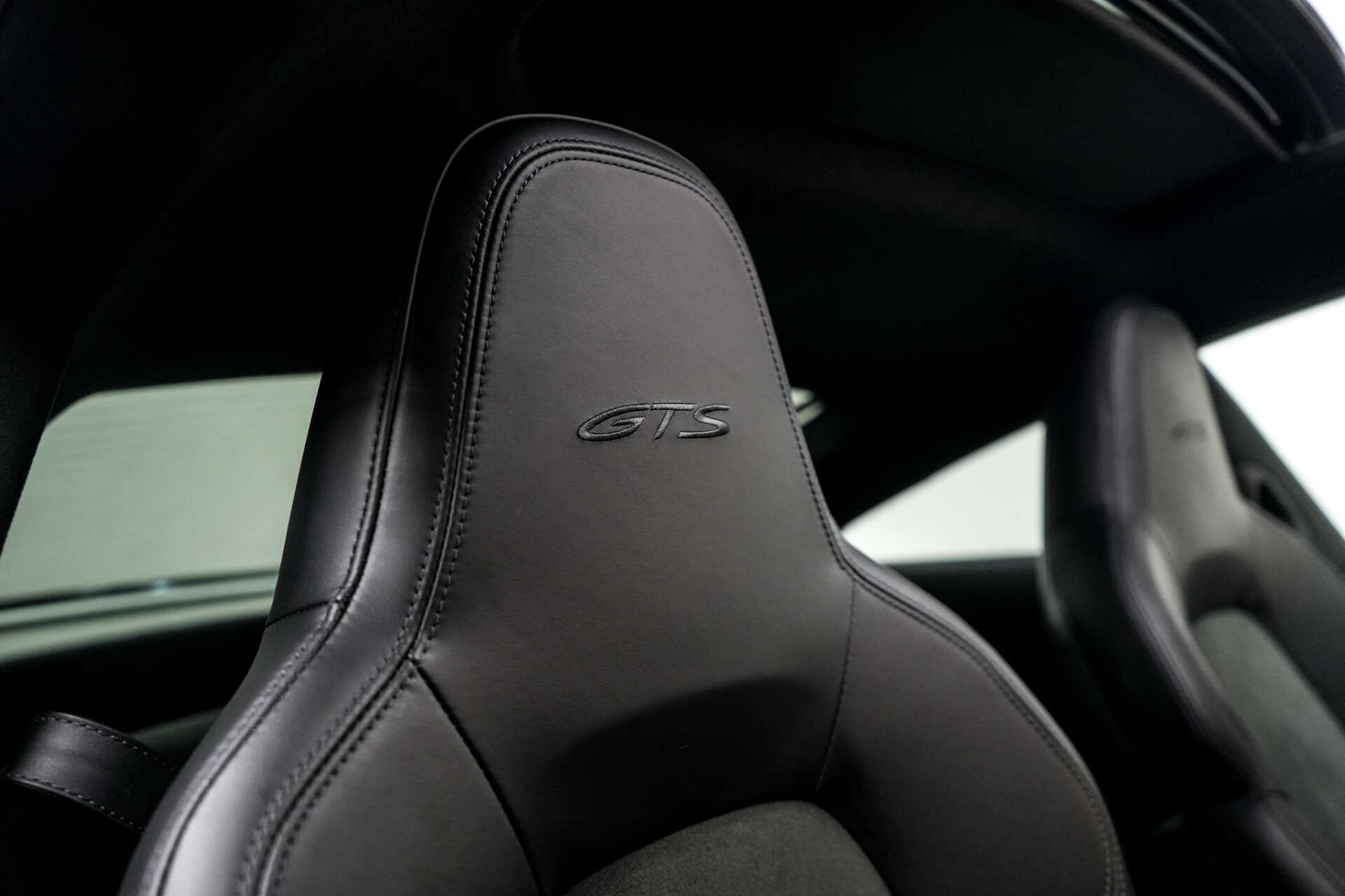 Porsche 911 view 29