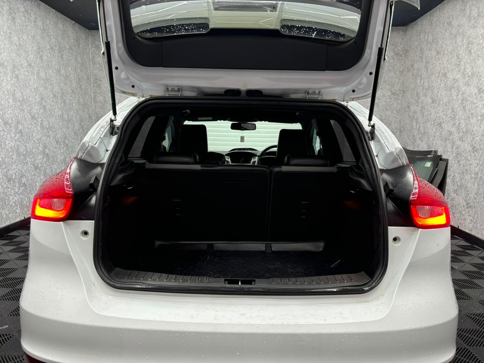 Ford Focus view 30