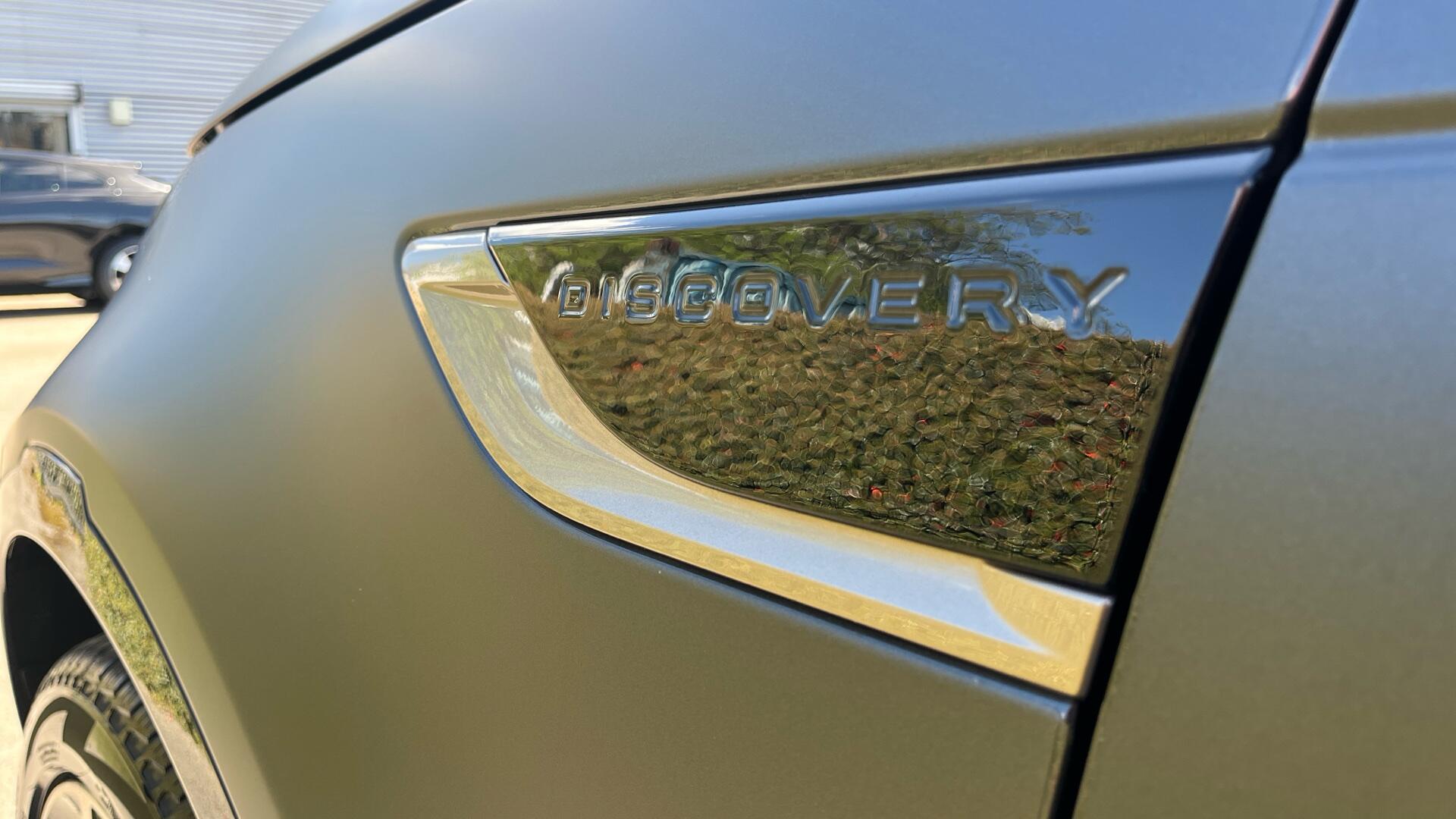 Land Rover Discovery view 50