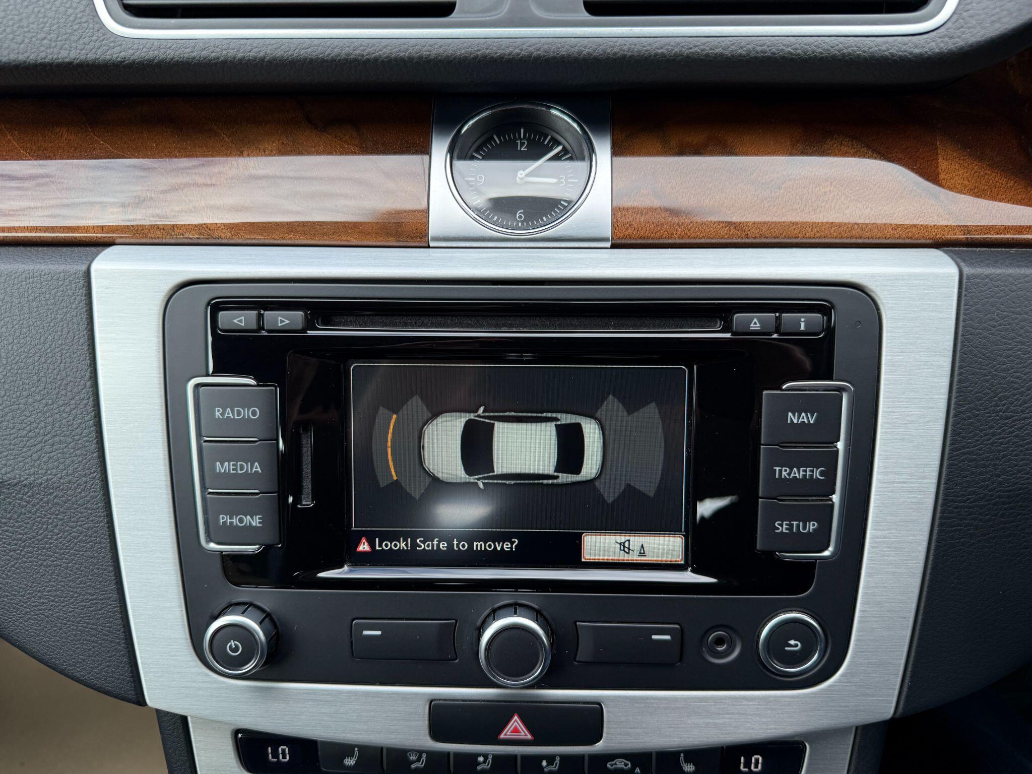 Volkswagen Passat view 28