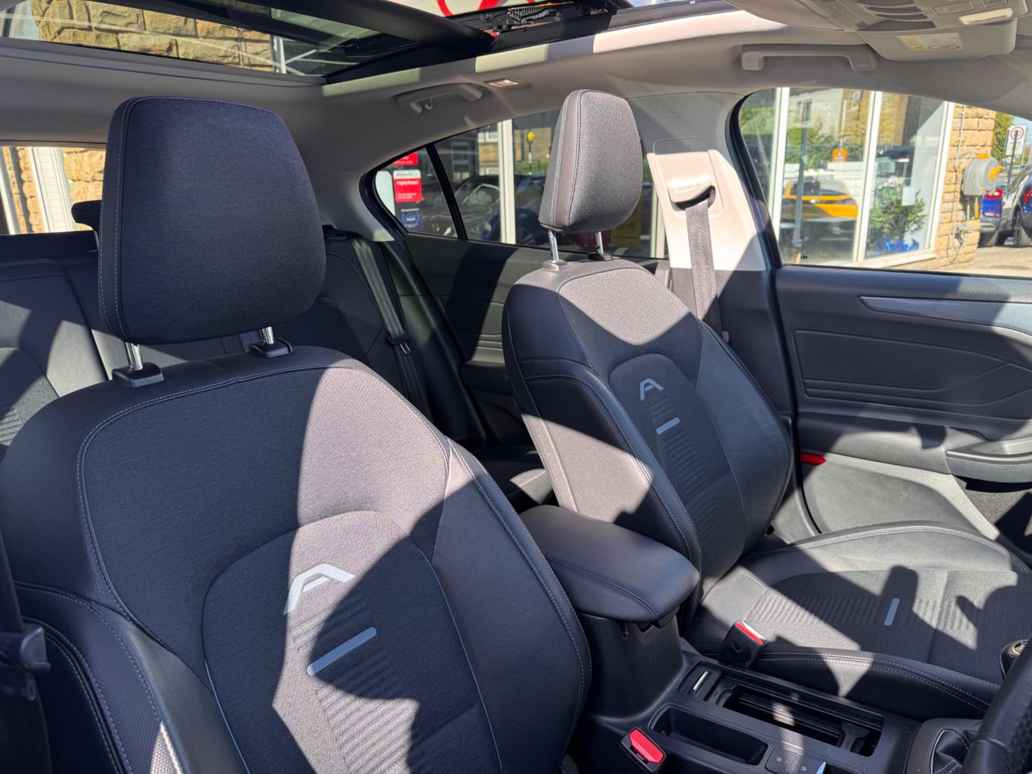 Ford Focus view 14