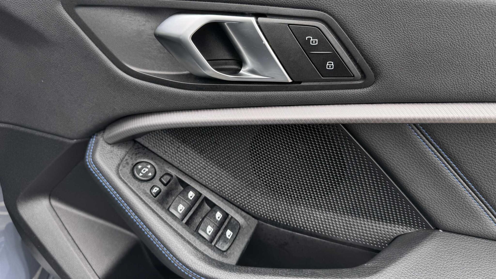 BMW 2 Series view 25