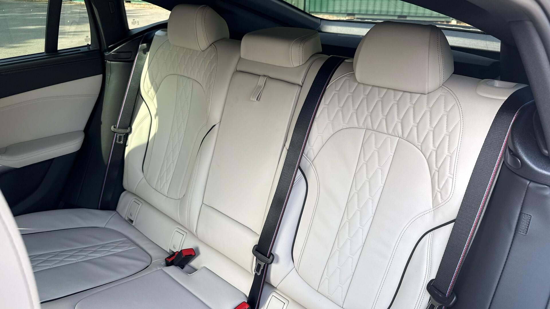 BMW X6 view 12