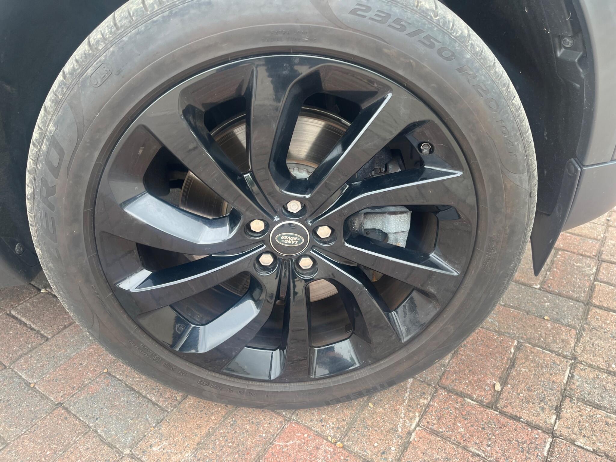 Land Rover Discovery Sport view 37