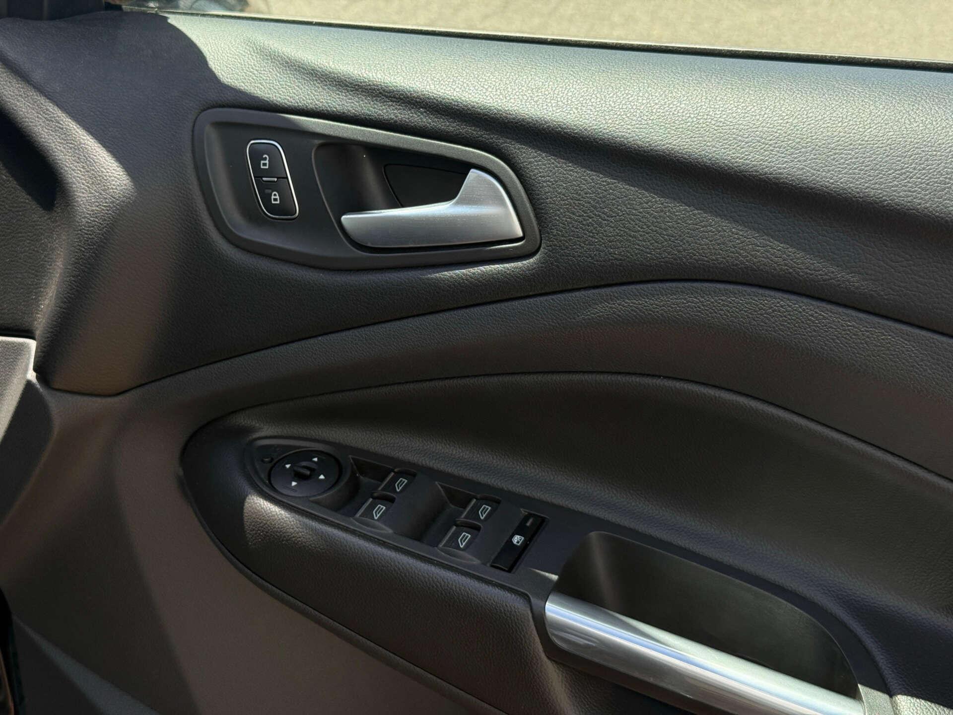 Ford Kuga view 16