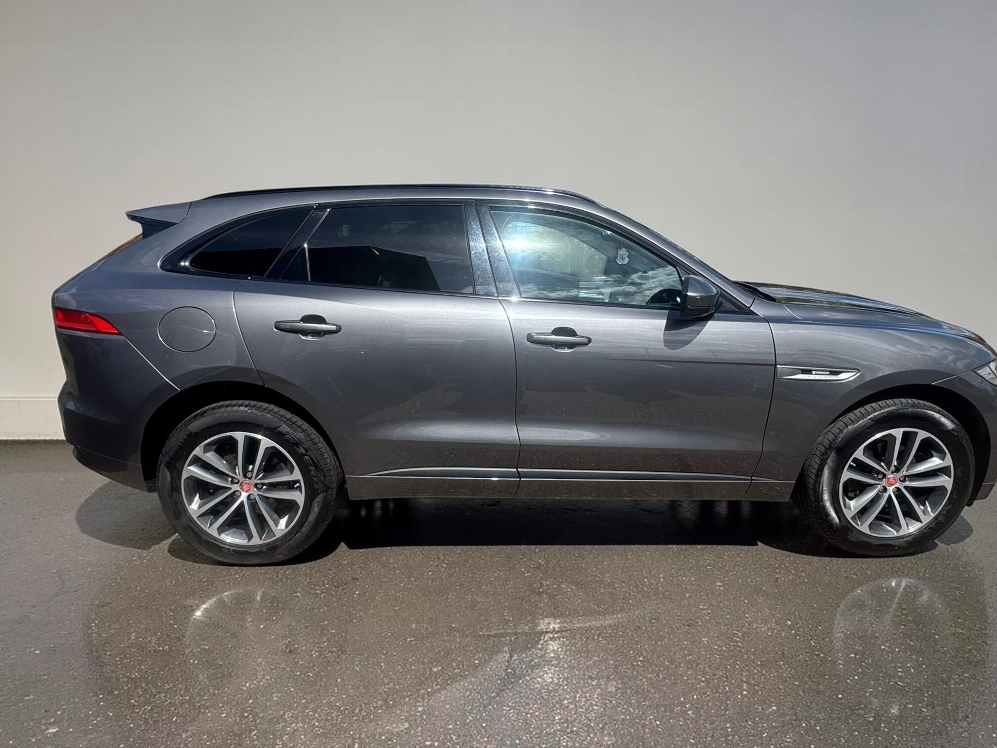 Jaguar F-Pace view 10