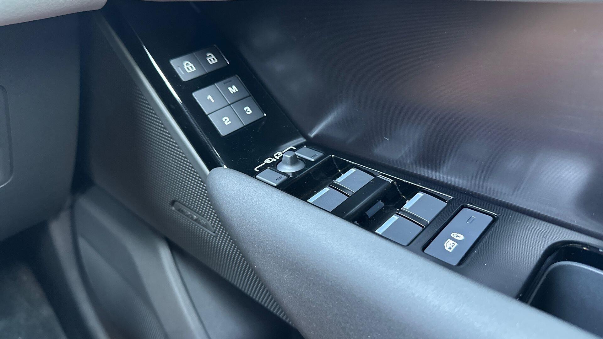 Land Rover Range Rover Velar view 26