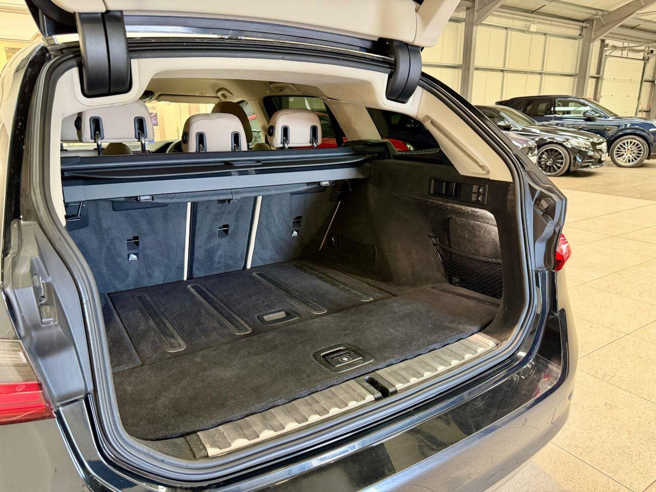BMW 3 Series view 30