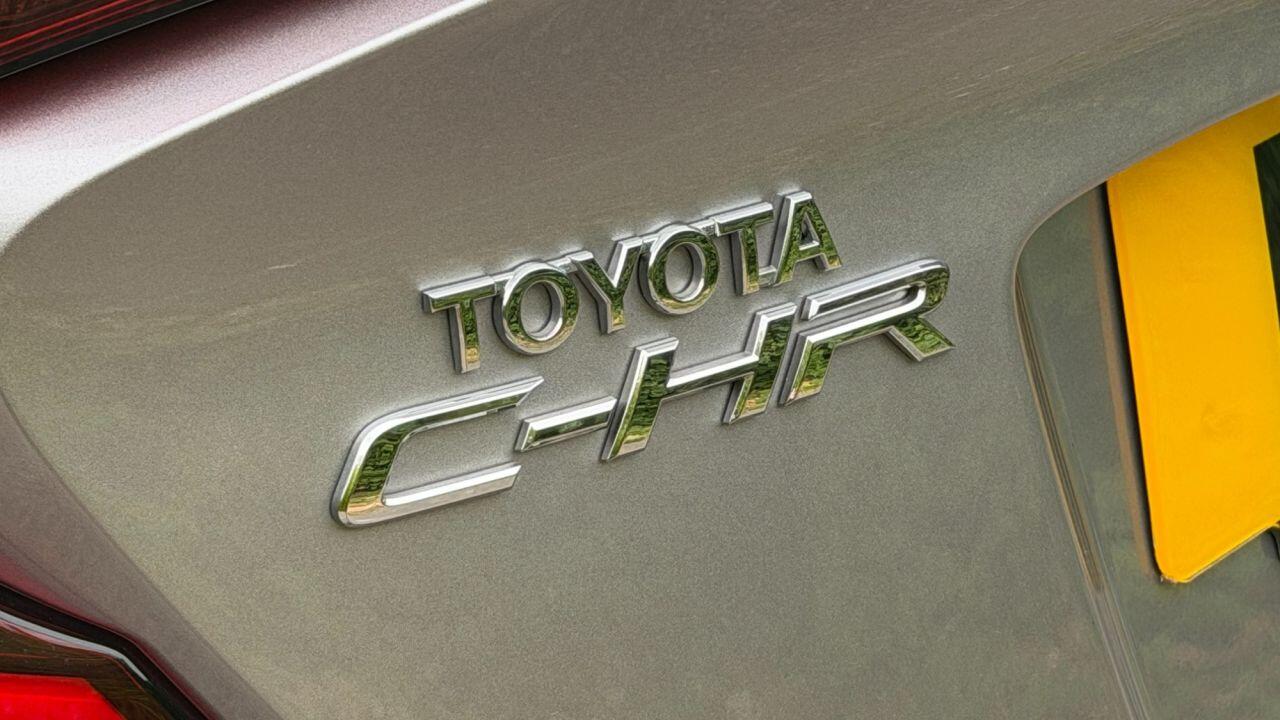 Toyota C-HR view 41