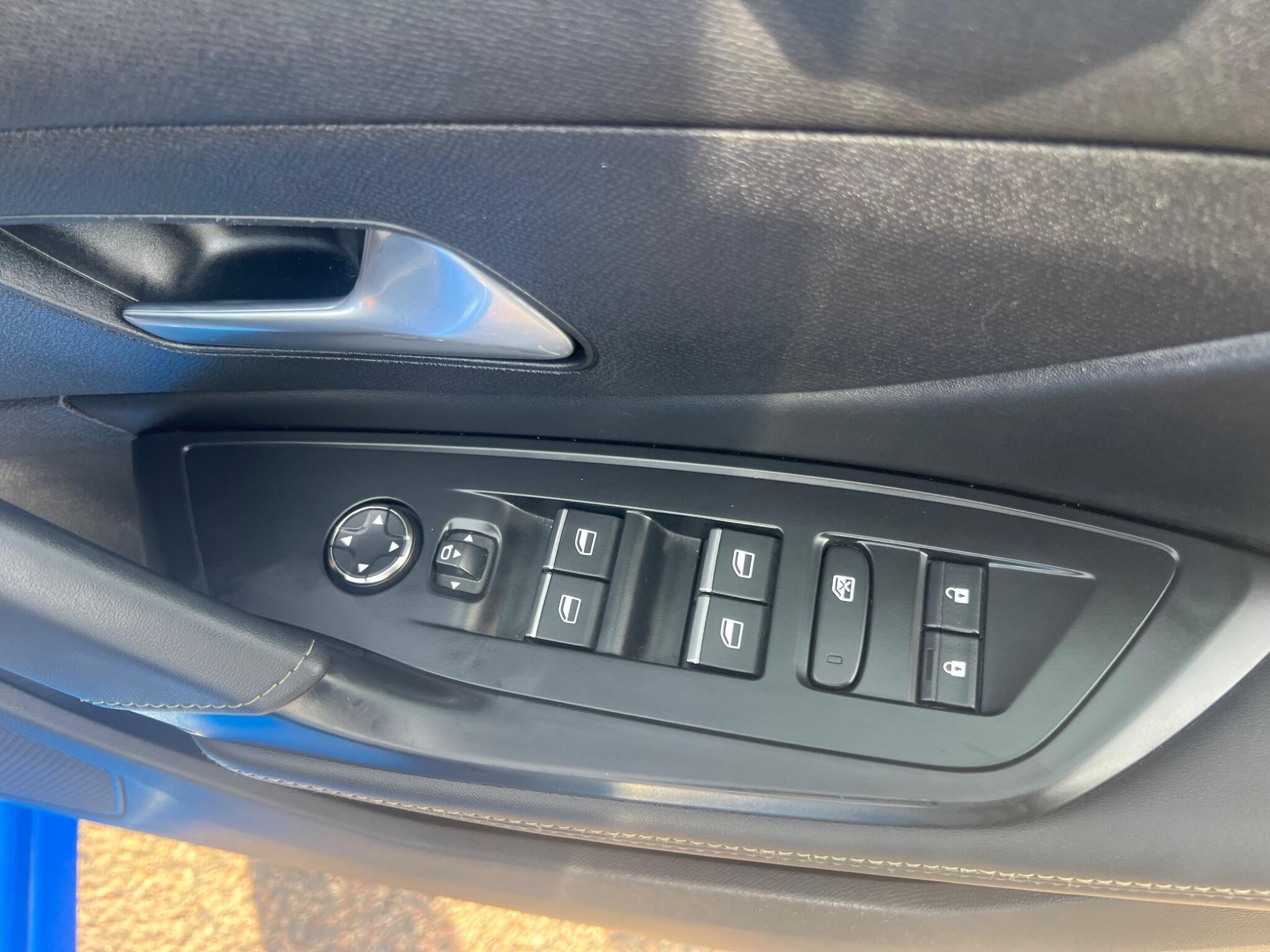 Peugeot 308 view 16