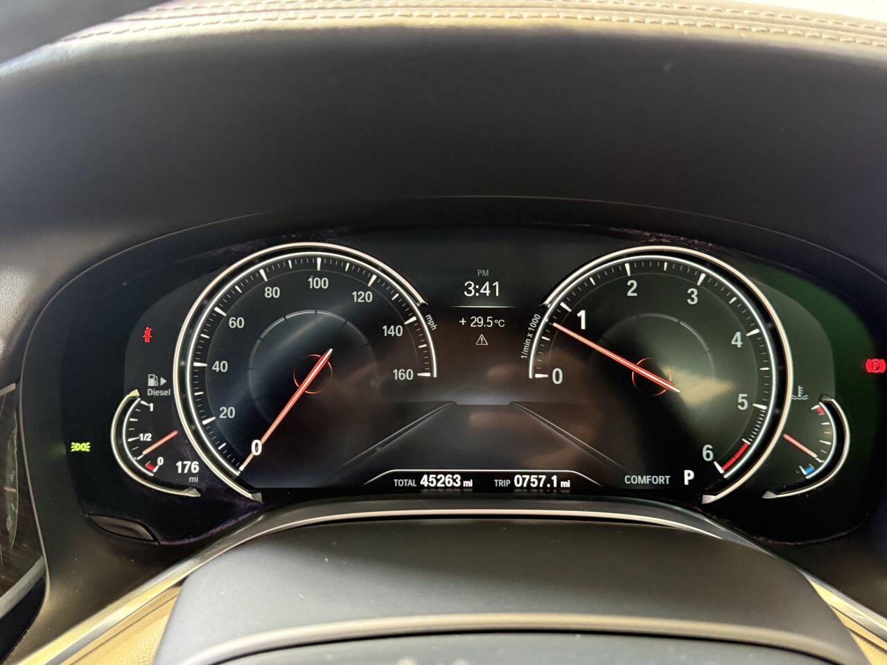 BMW 7 Series view 42