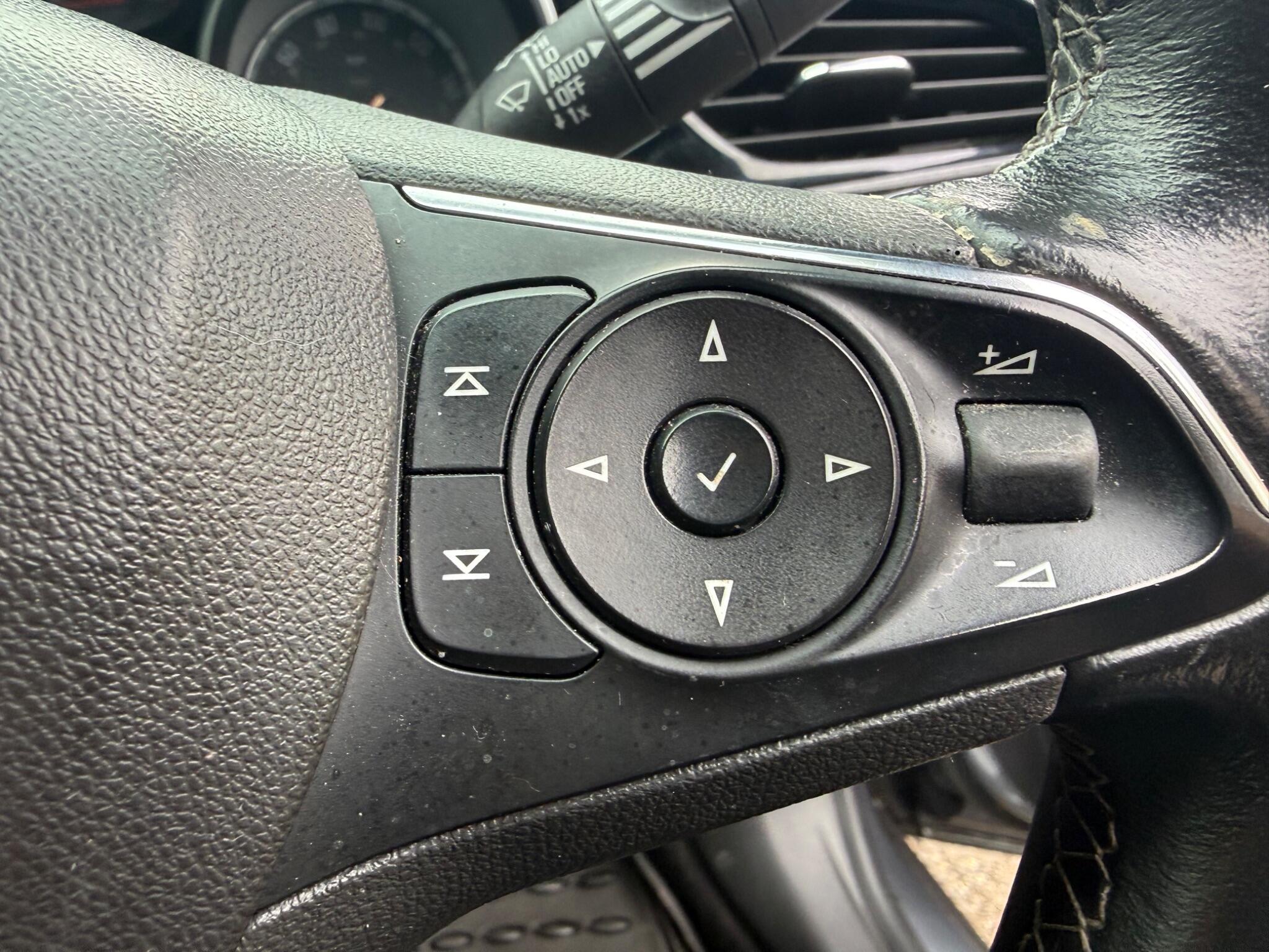 2017 Vauxhall Insignia image 16