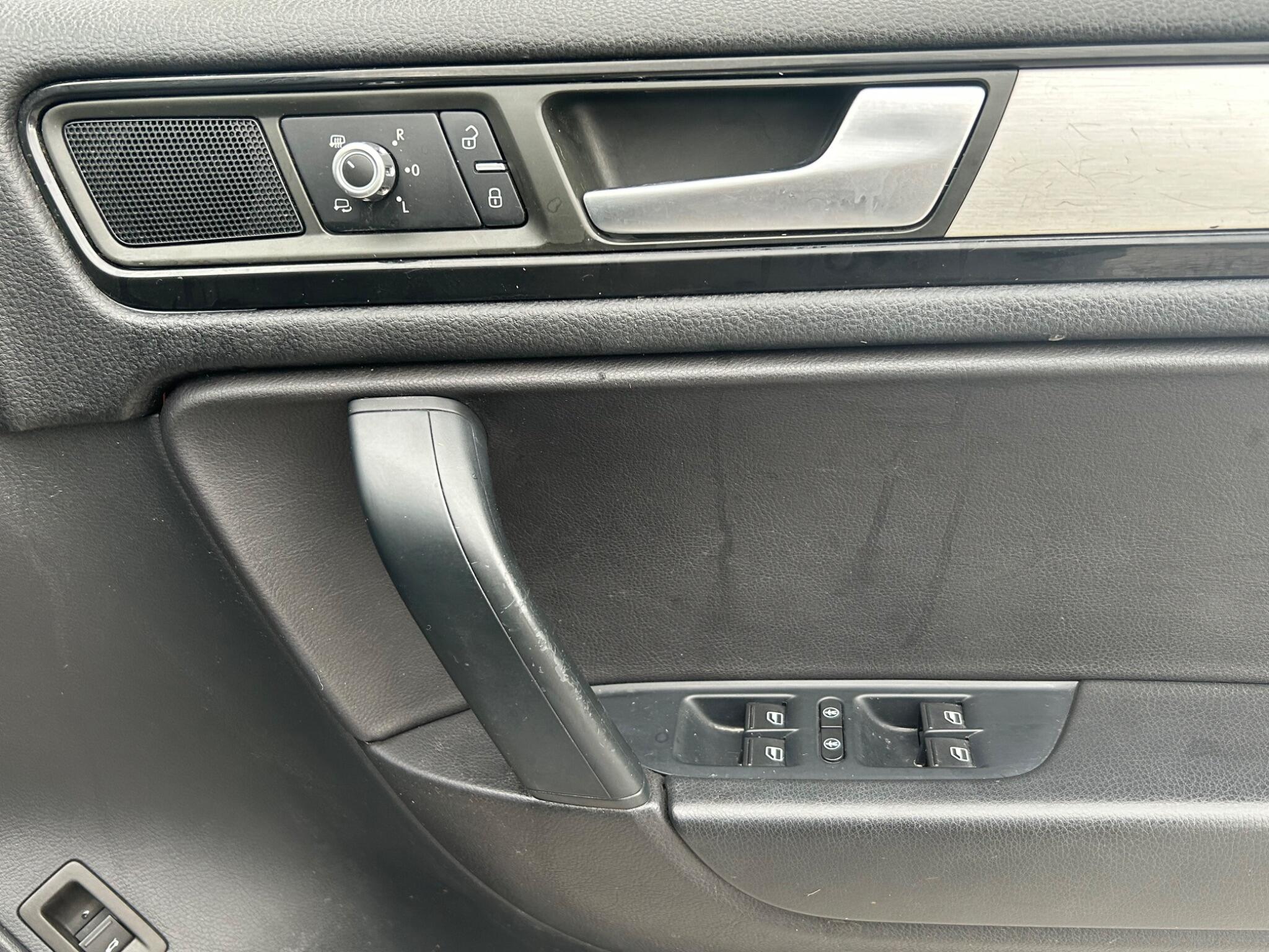 Volkswagen Touareg view 44