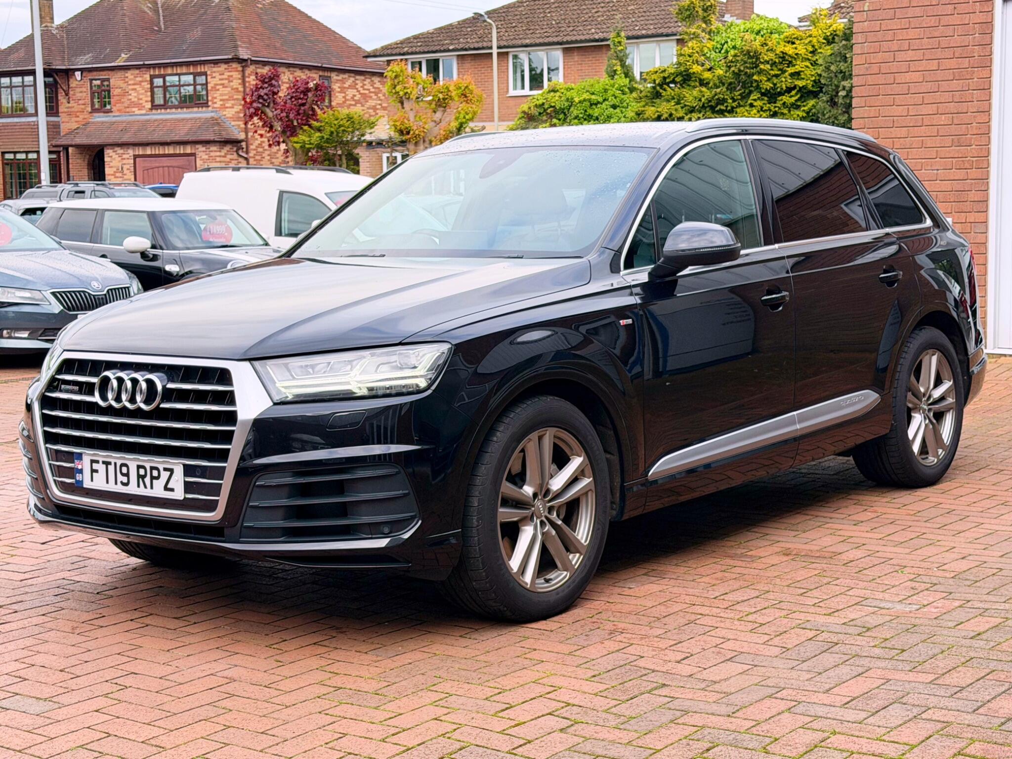 Audi Q7 view 38