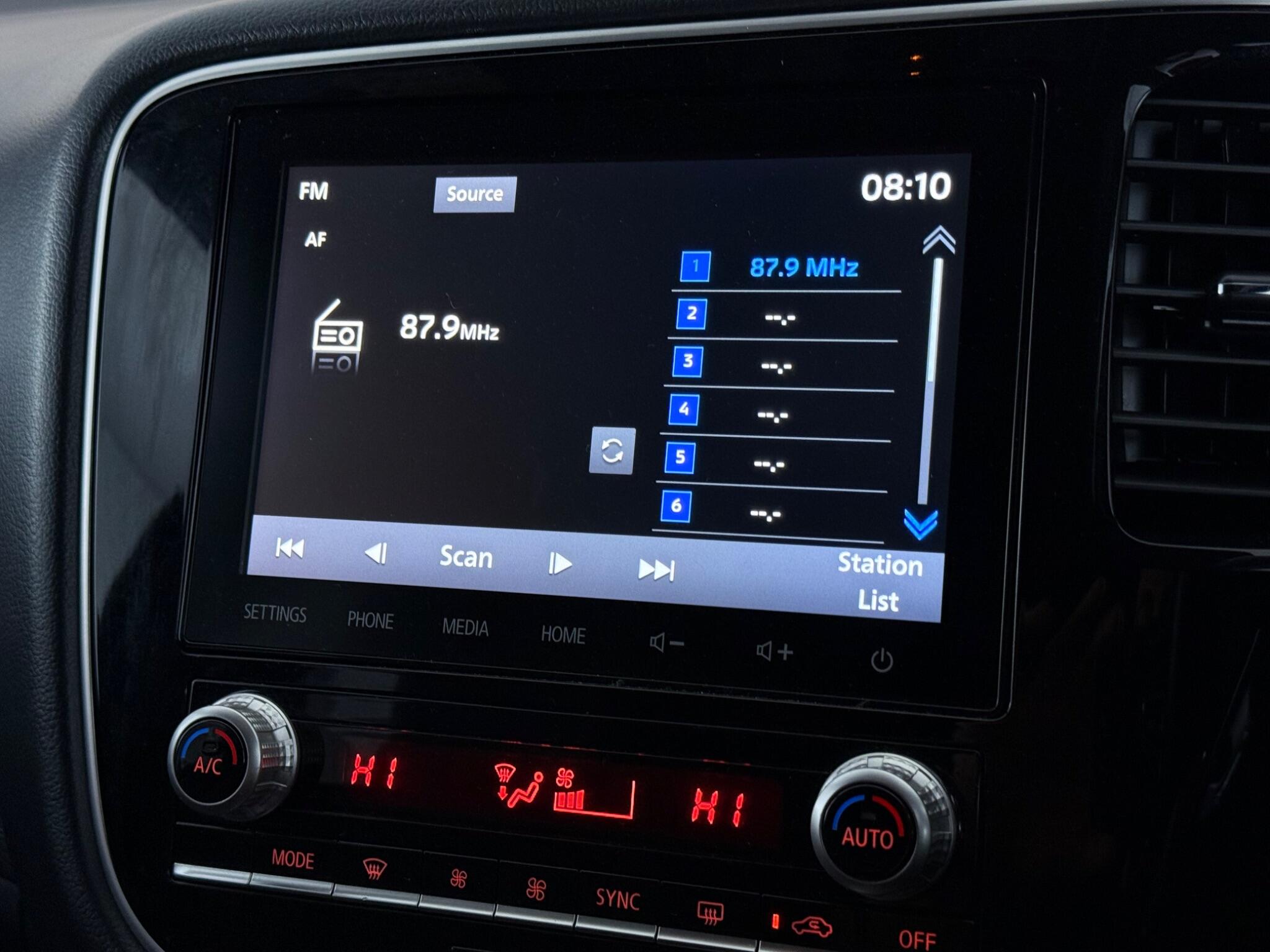 Mitsubishi Outlander view 24