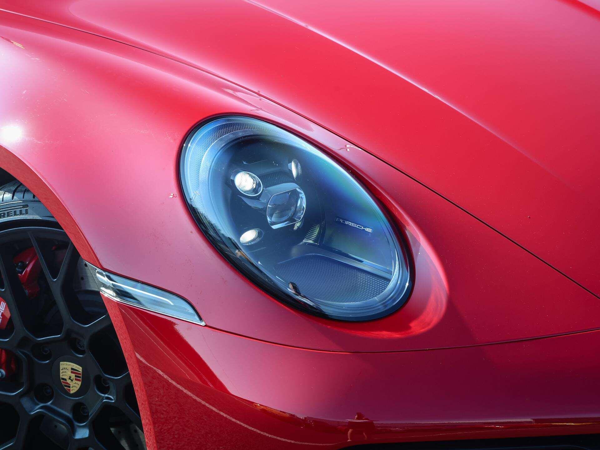 Porsche 911 view 29