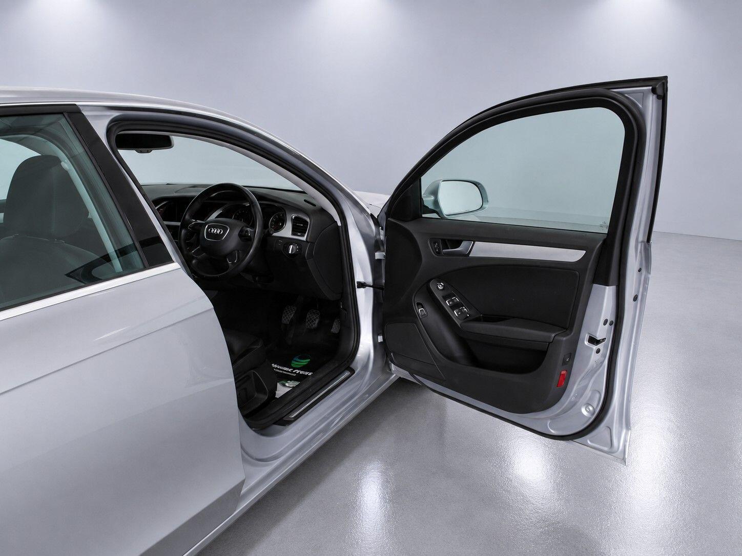 Audi A4 view 24