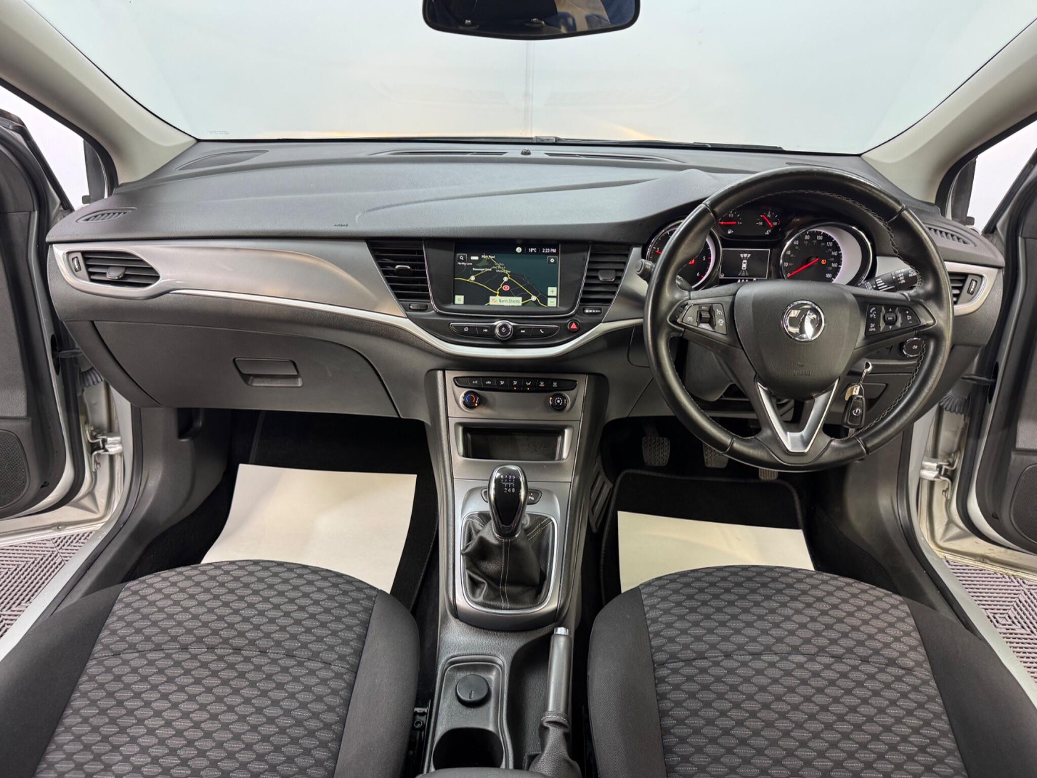 Vauxhall Astra view 4