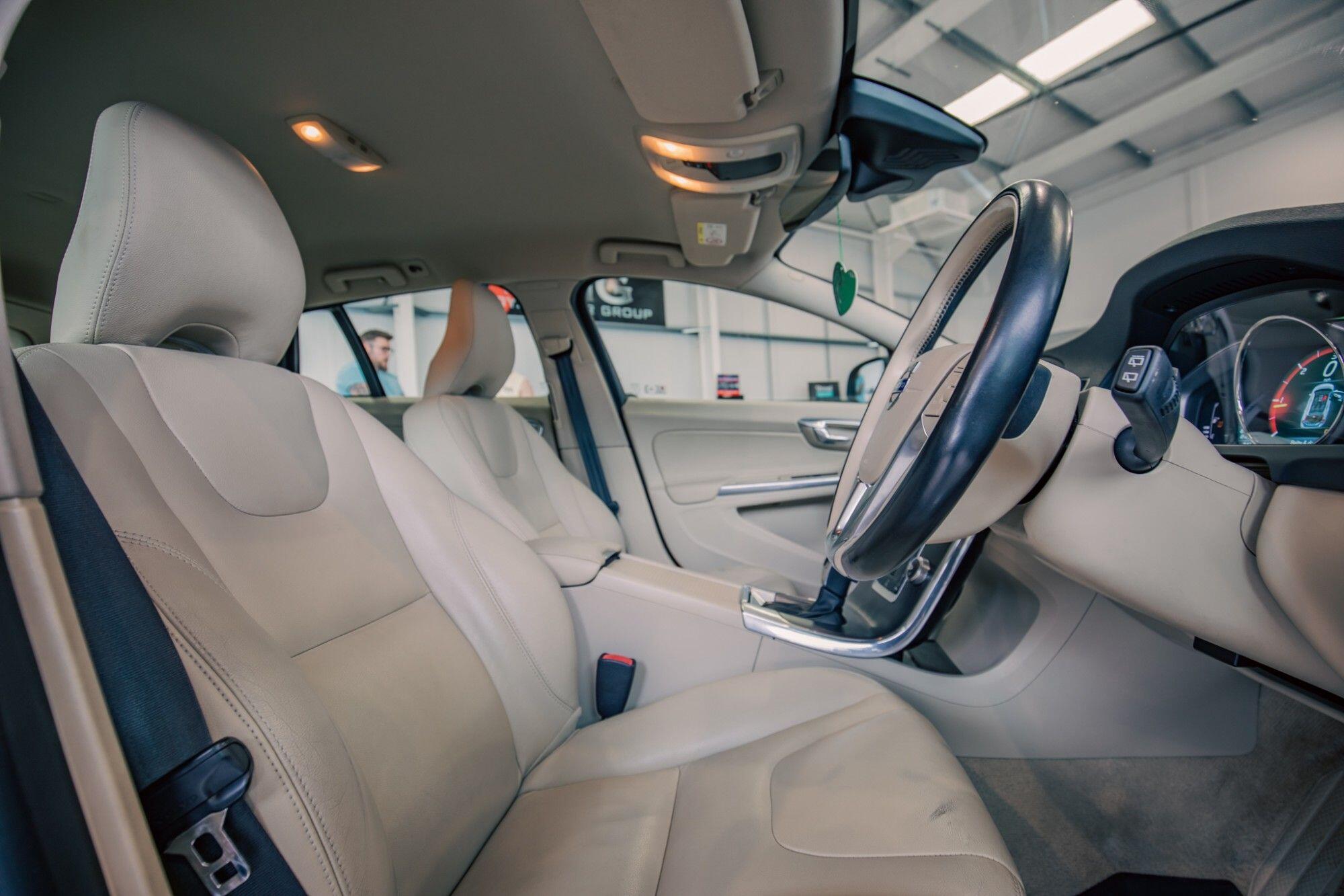 Volvo V60 view 3