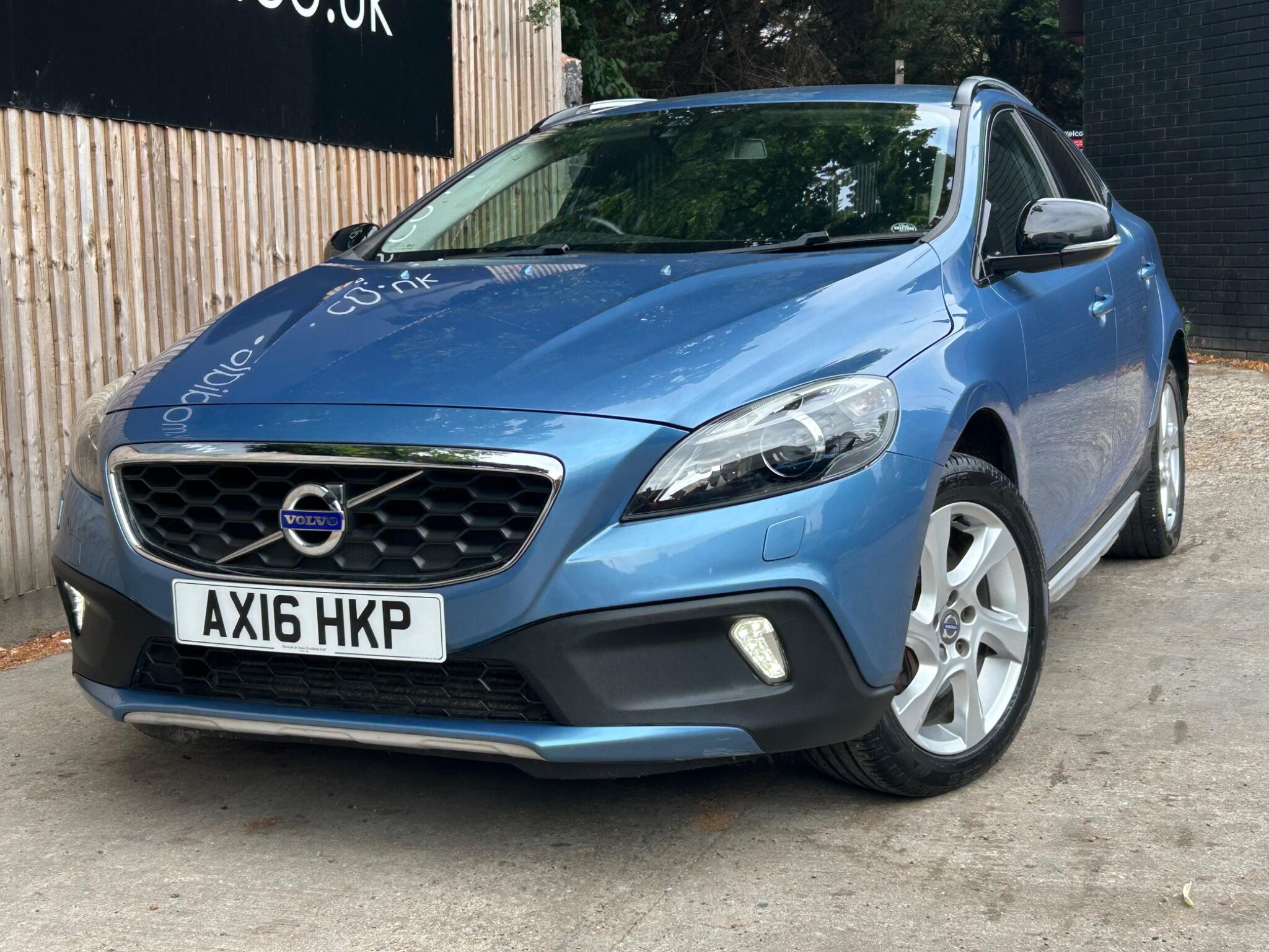 Volvo V40 Cross Country view 5