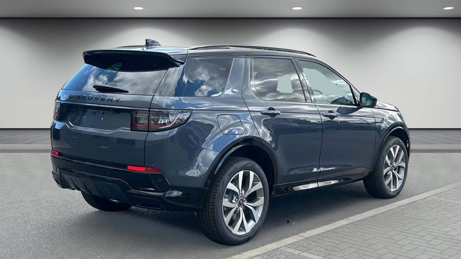 Land Rover Discovery Sport view 3