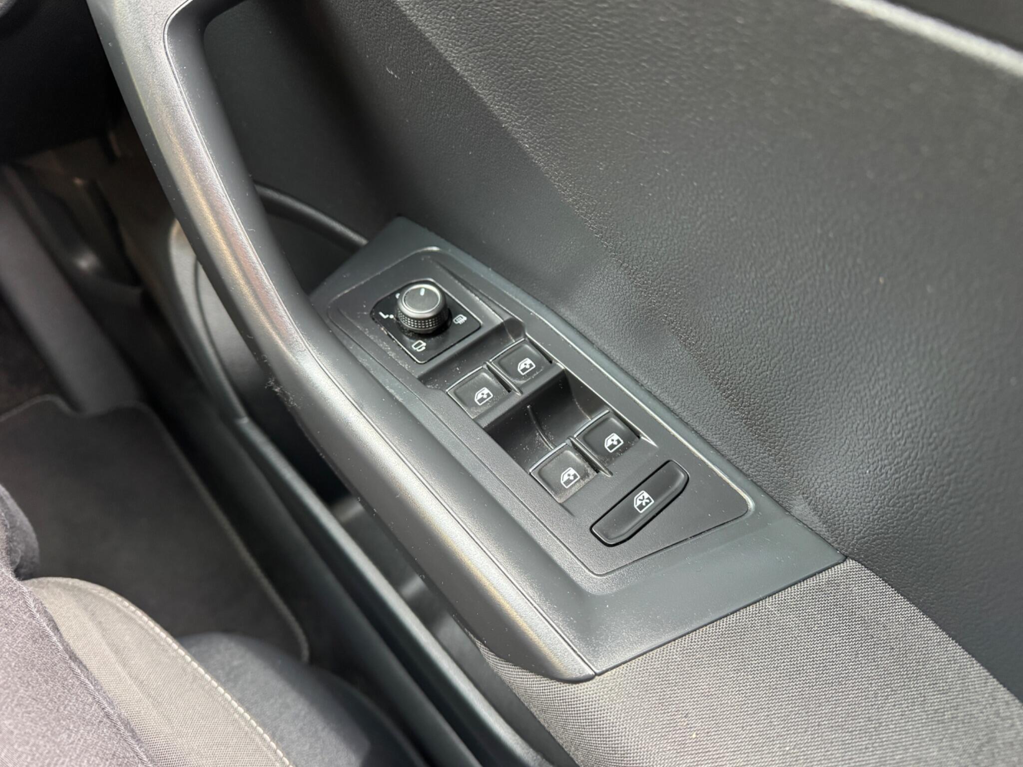 Volkswagen T-Roc view 42