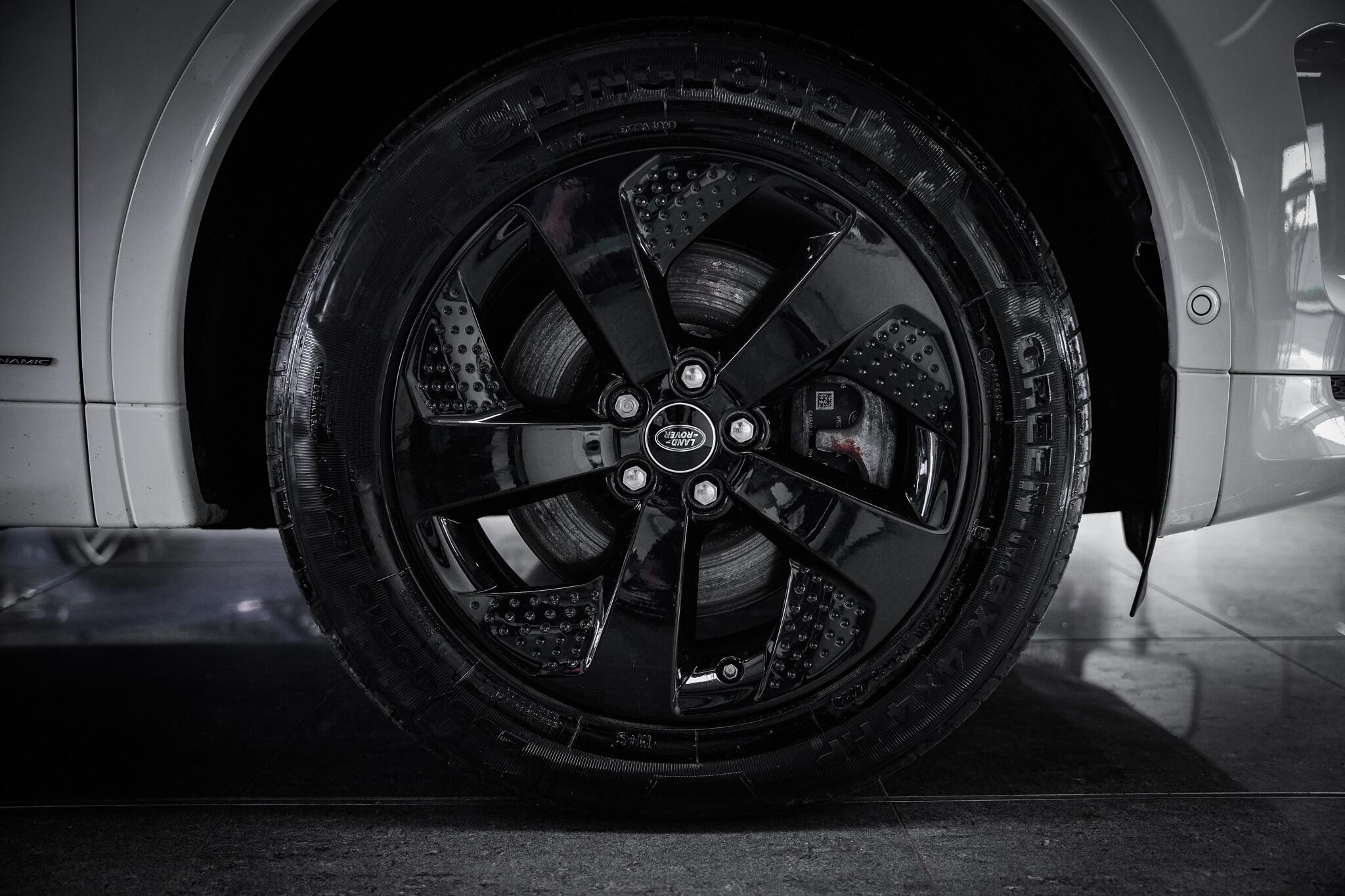 Land Rover Discovery Sport view 26