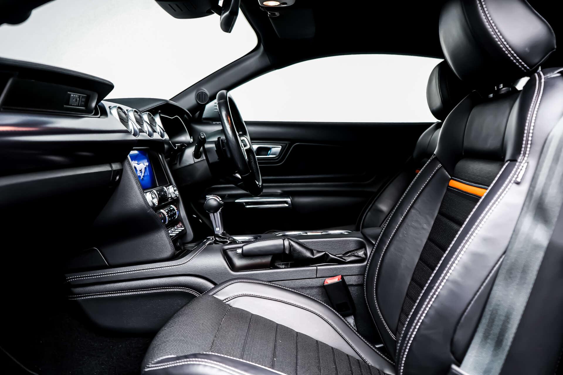Ford Mustang view 8