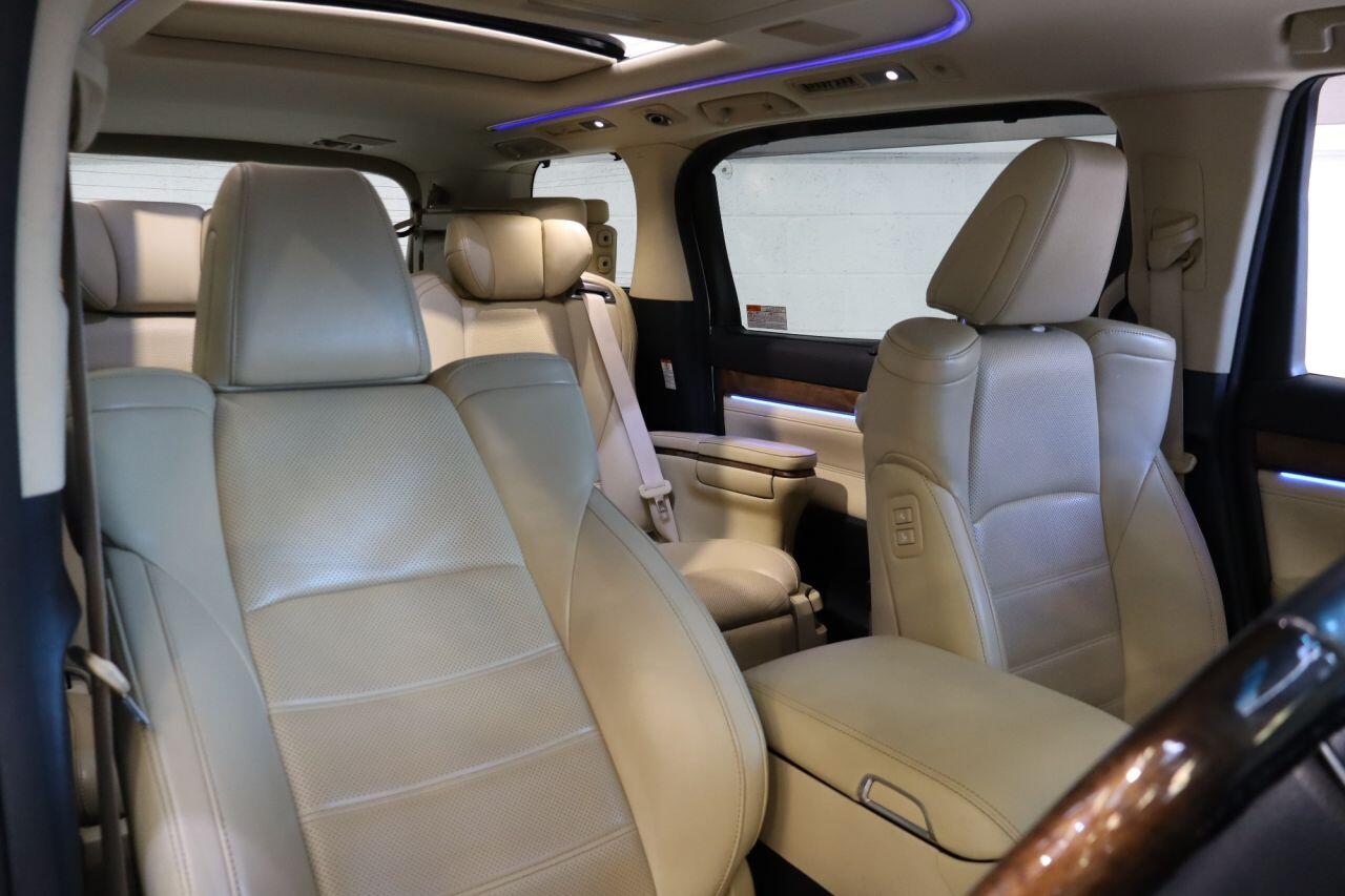 Toyota Alphard view 10