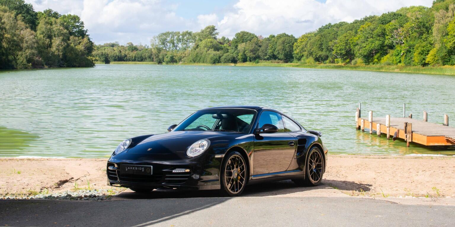 Porsche 911 view 3