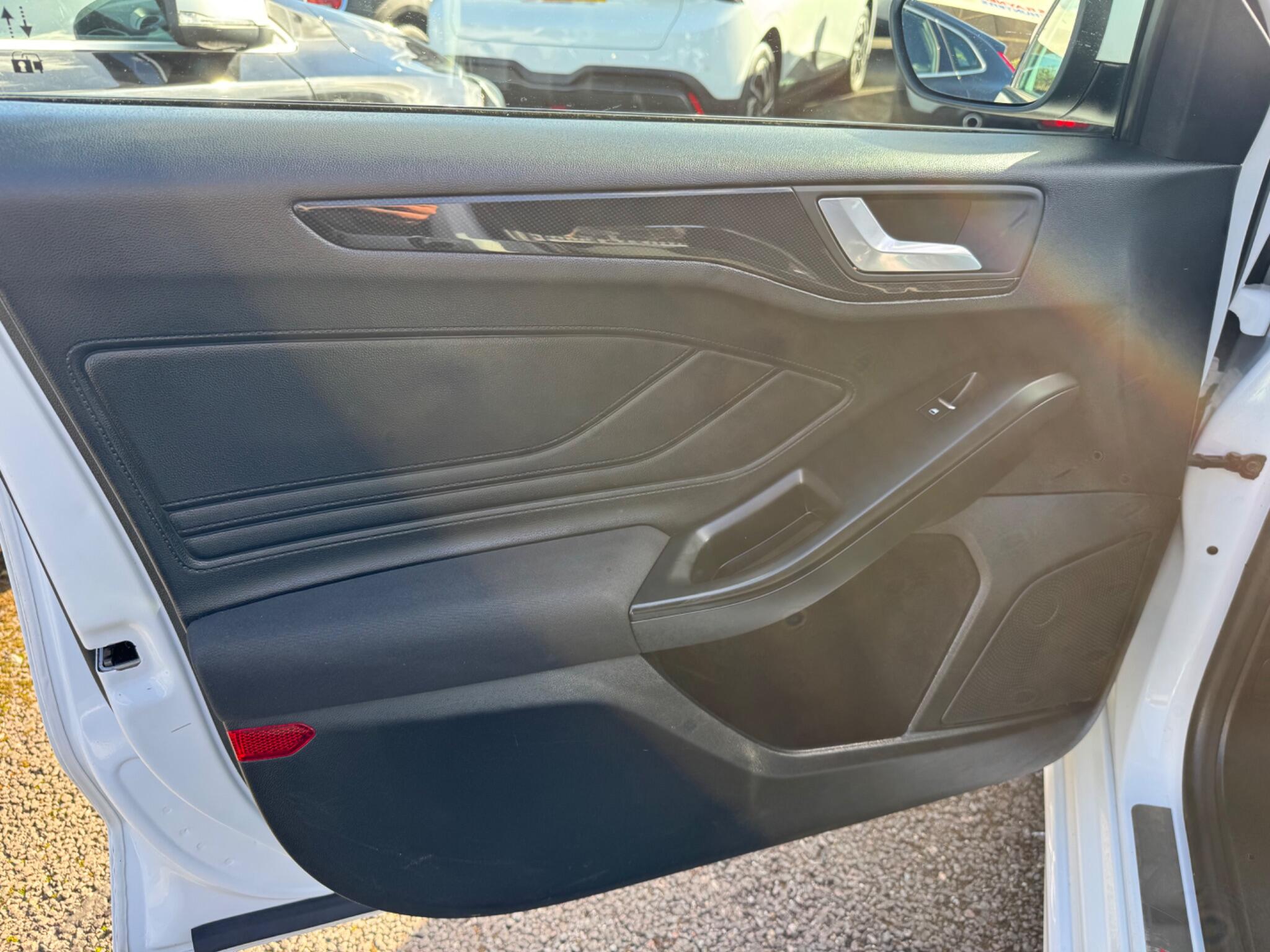 Ford Focus view 30