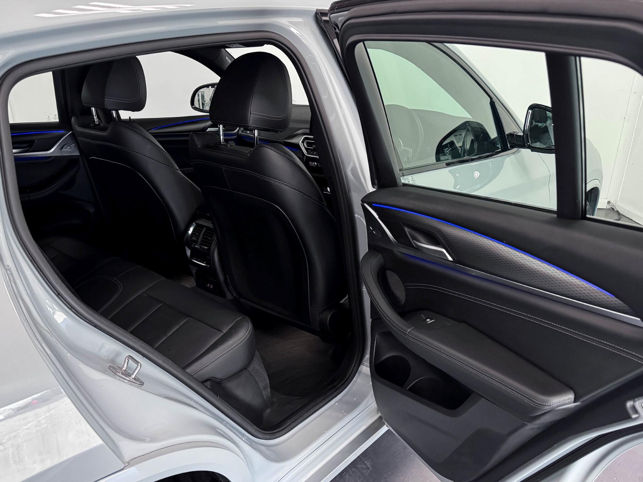 BMW X4 view 9