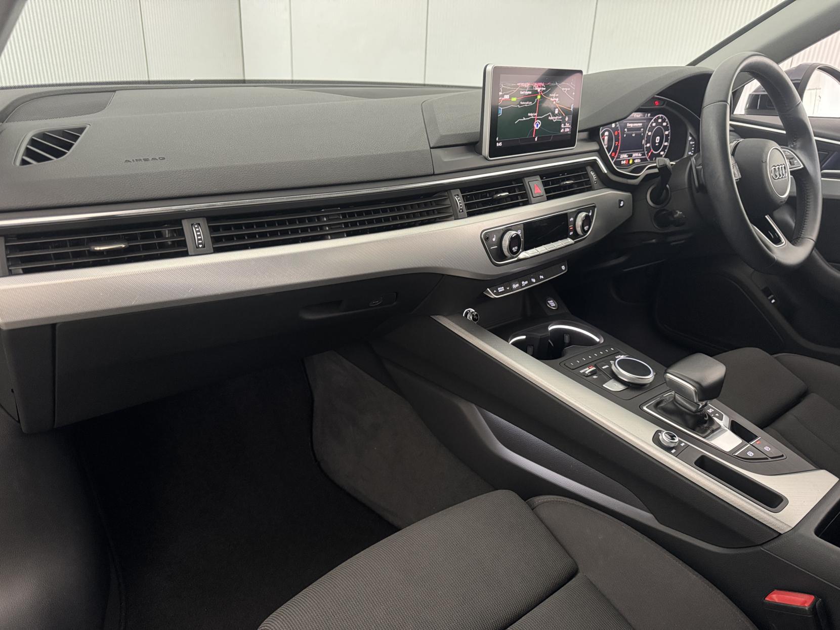 Audi A4 view 58