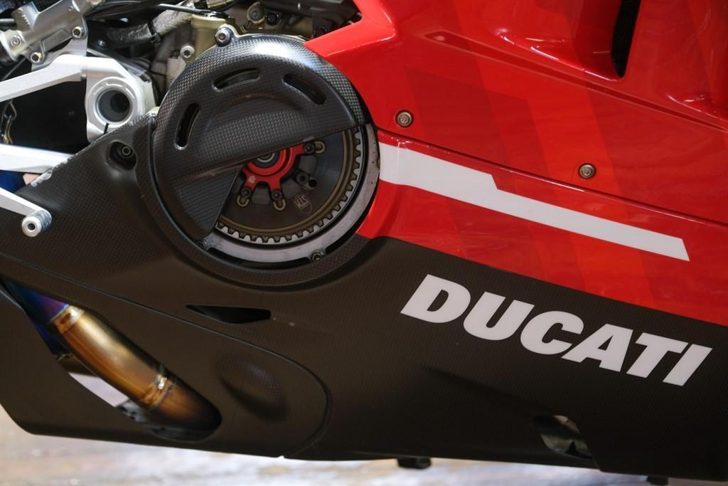 Ducati Superleggera V4 view 9