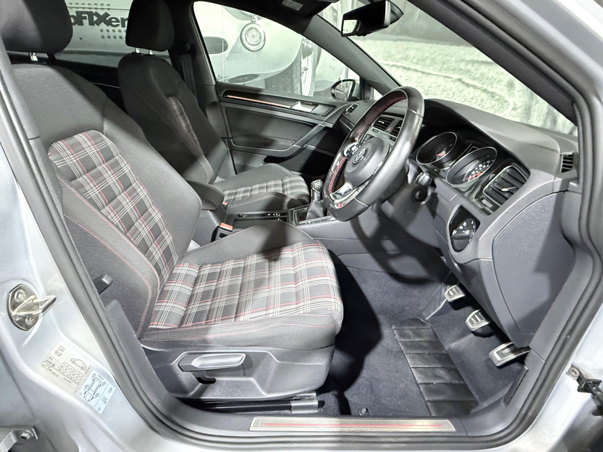 Volkswagen Golf view 7
