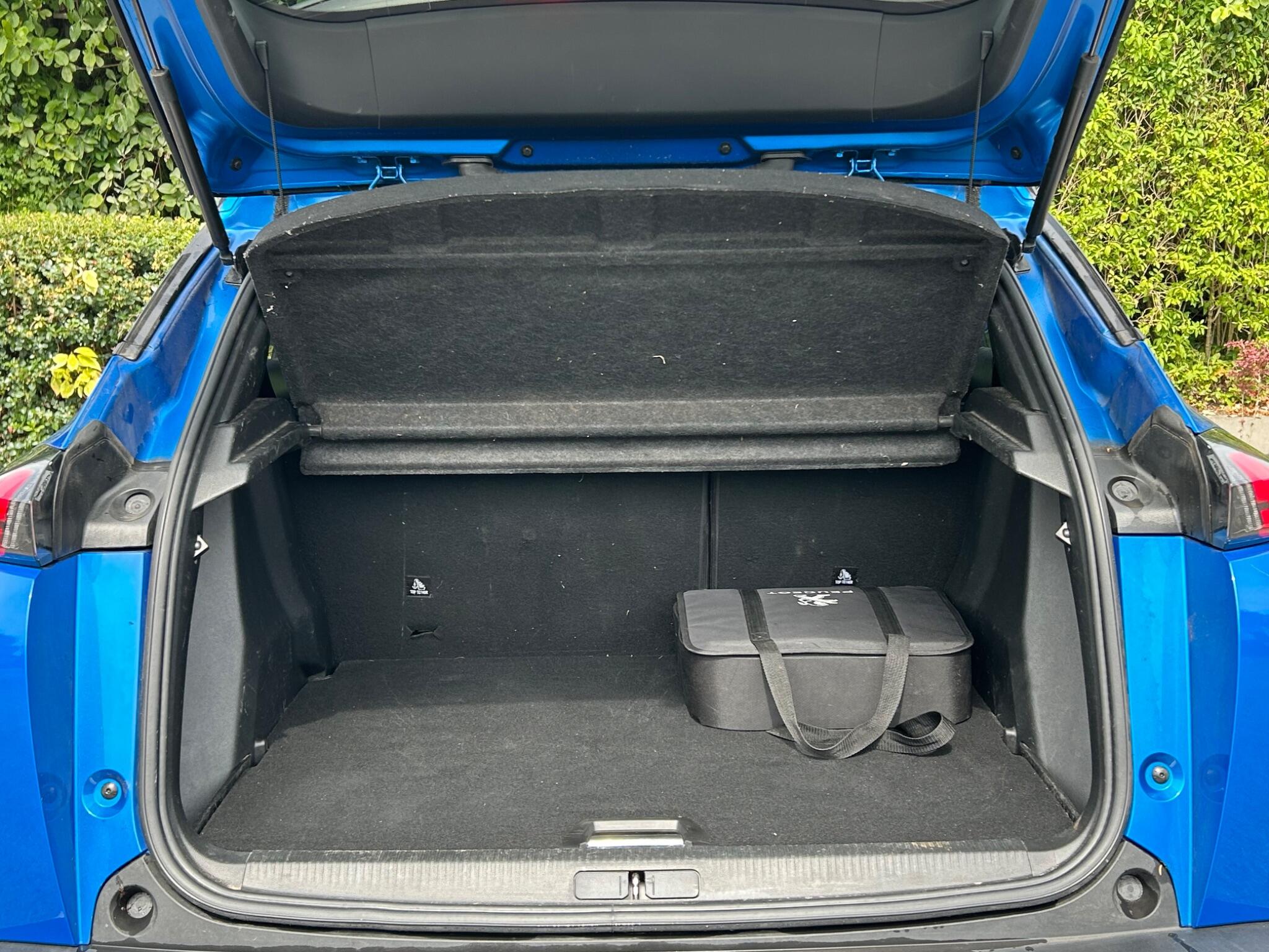 Peugeot E-2008 view 41