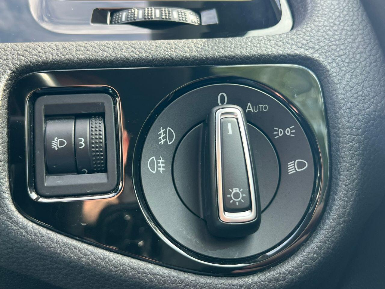 Volkswagen Golf view 29