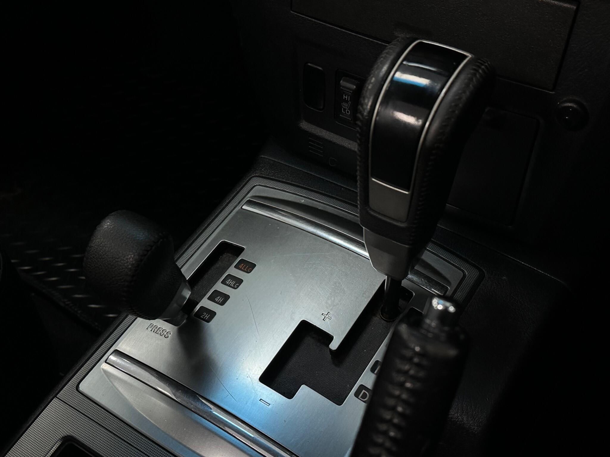 Mitsubishi Shogun view 18