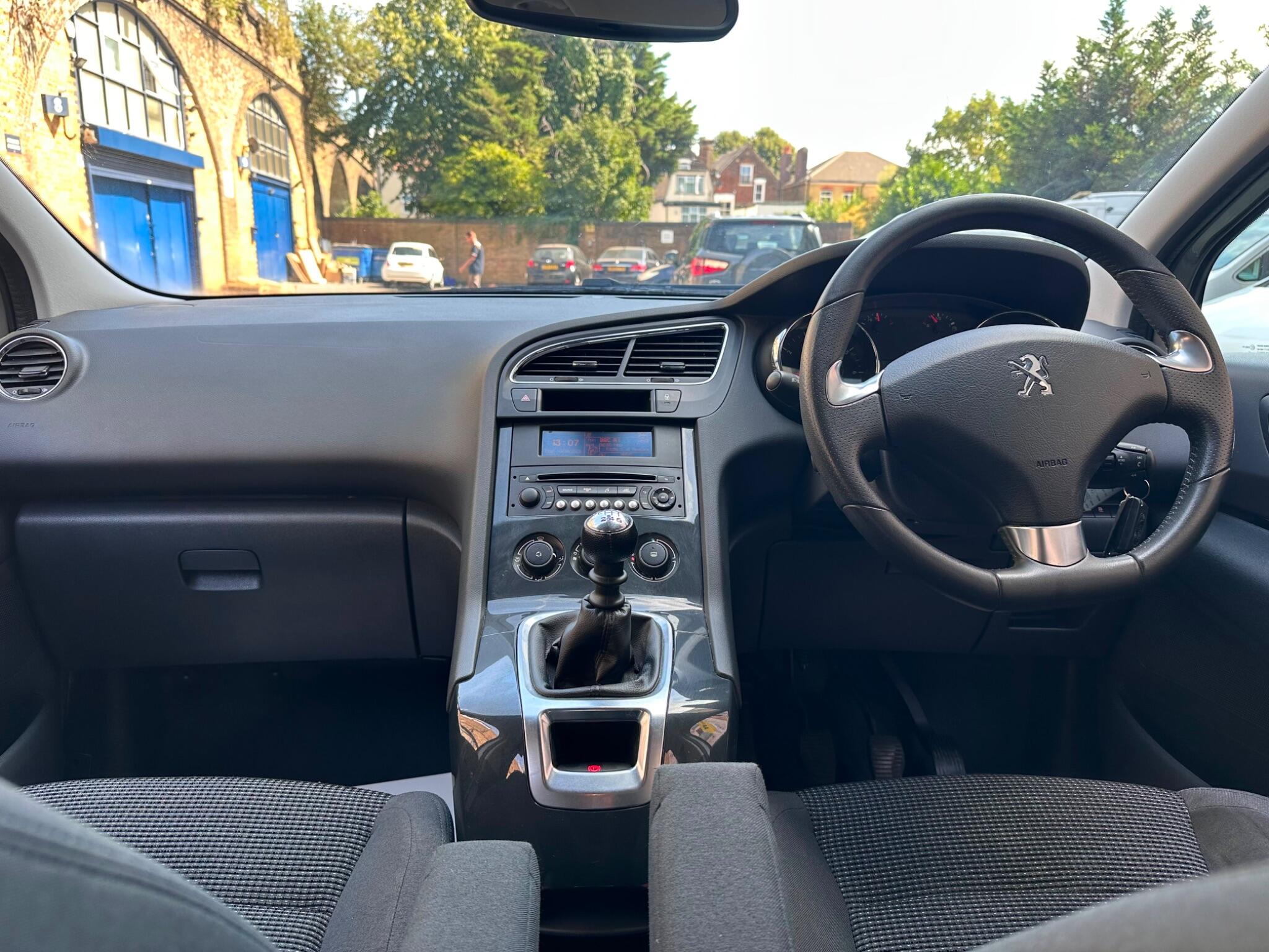 Peugeot 5008 view 14