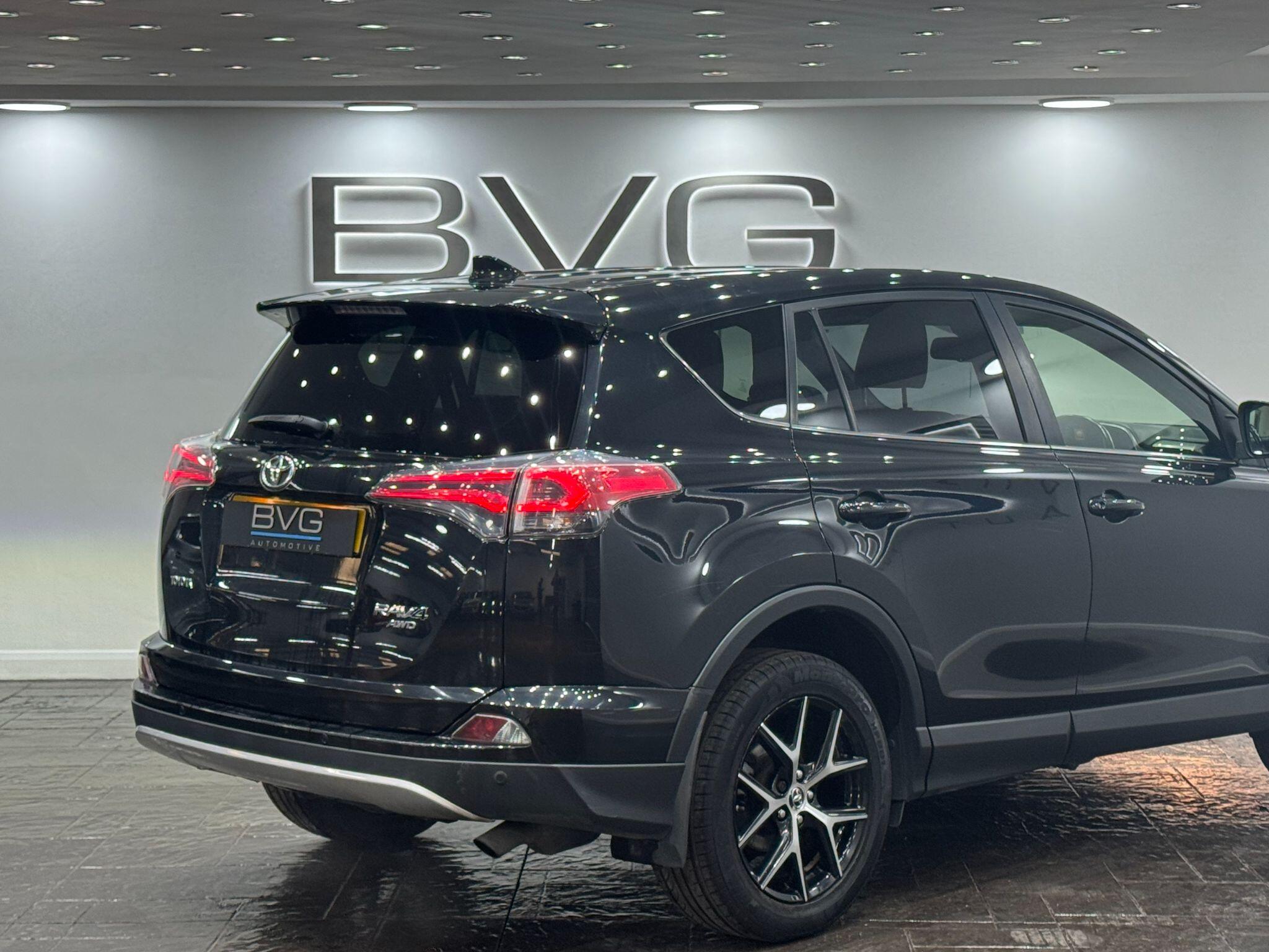 Toyota Rav4 view 13