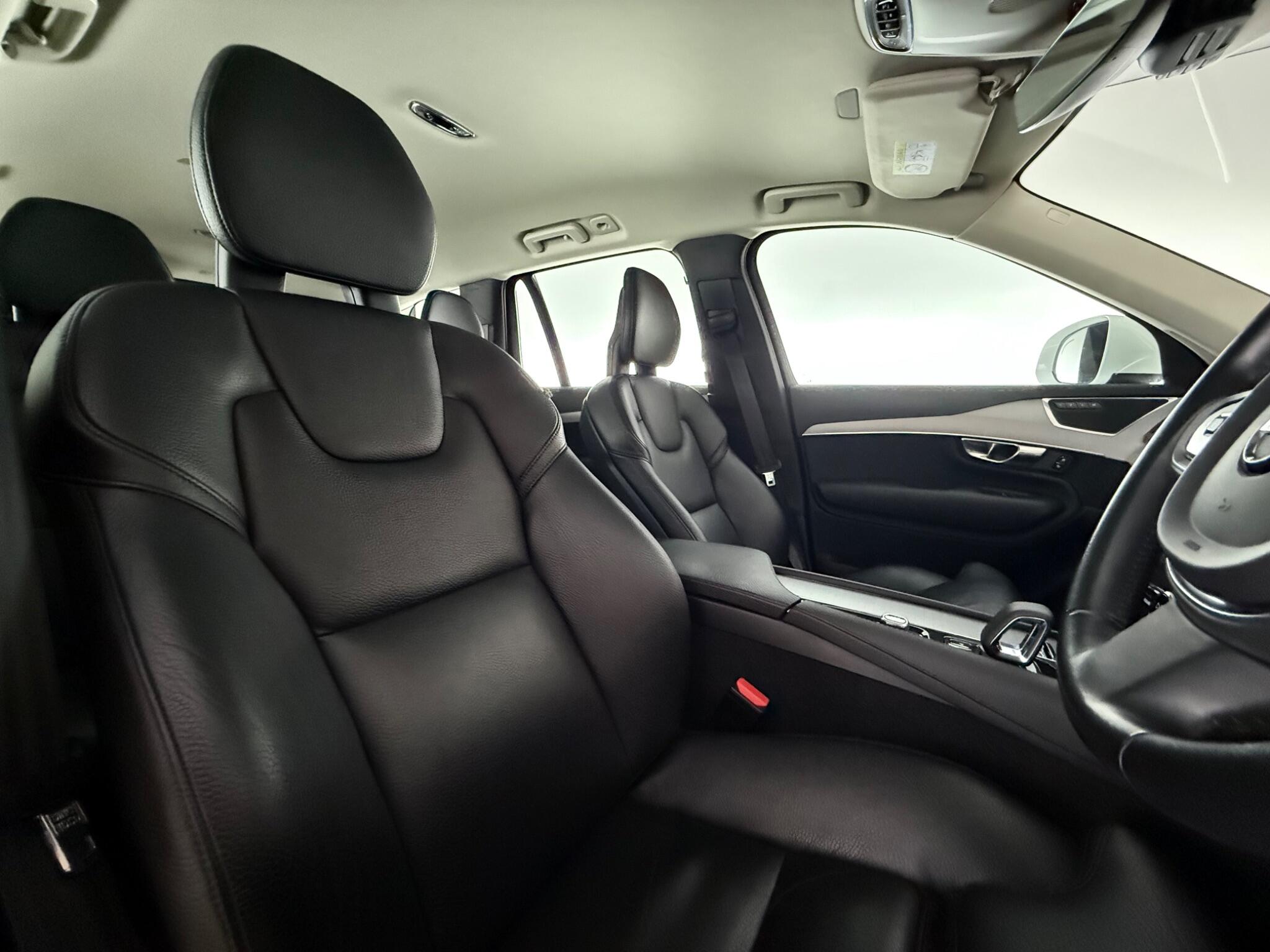 Volvo XC90 view 33