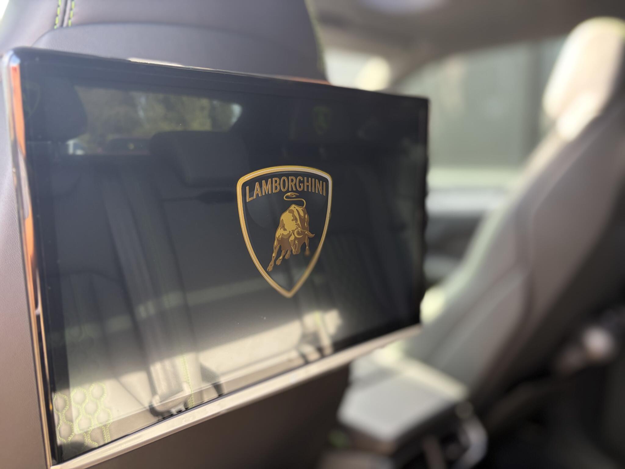 Lamborghini Urus view 43