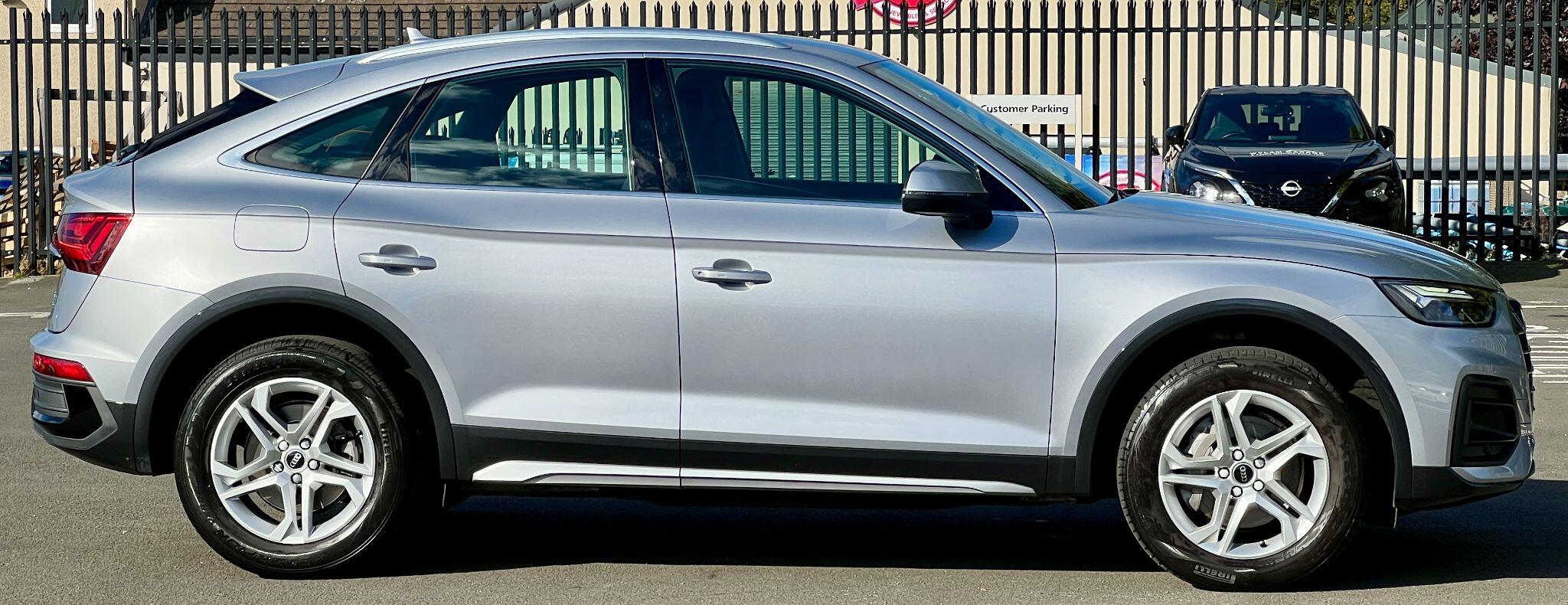 Audi Q5 view 12