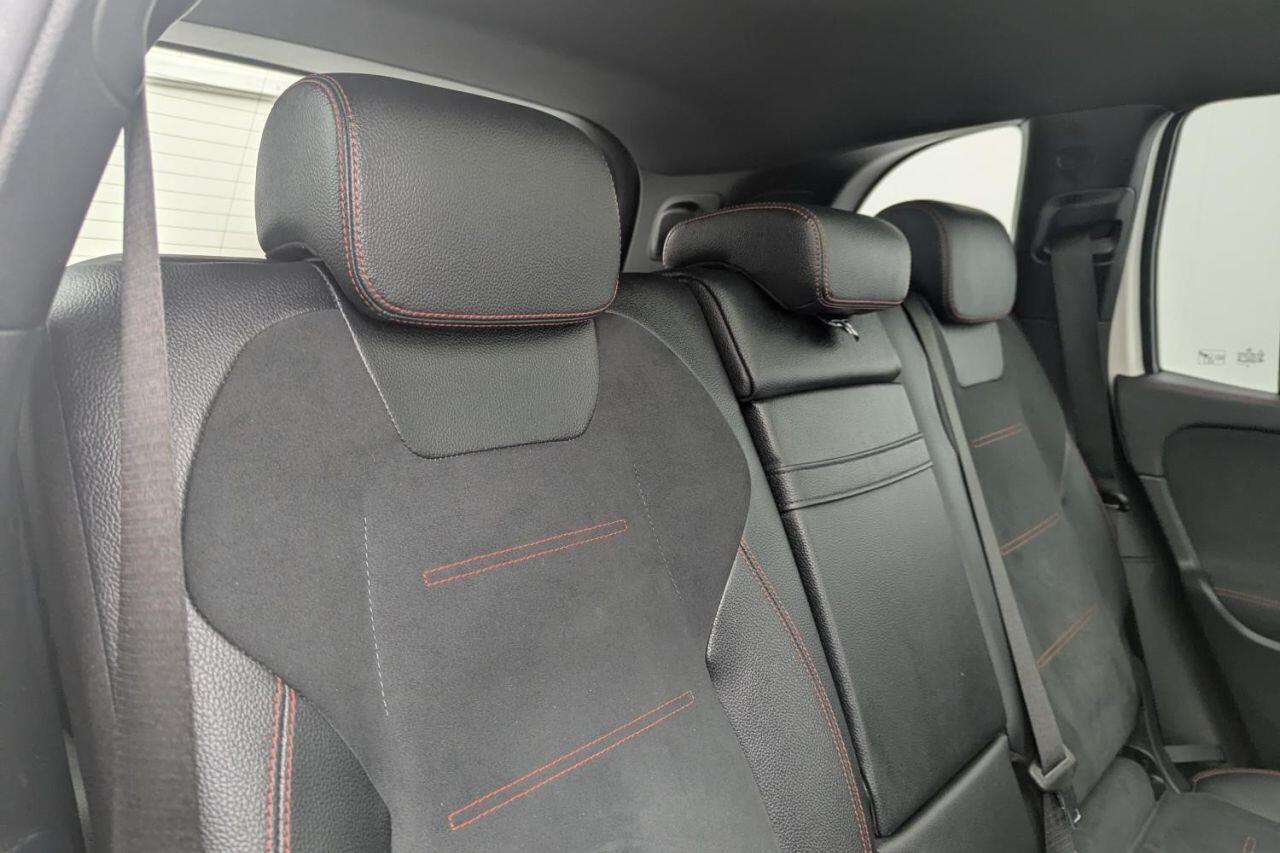 Mercedes-Benz Eqb view 19