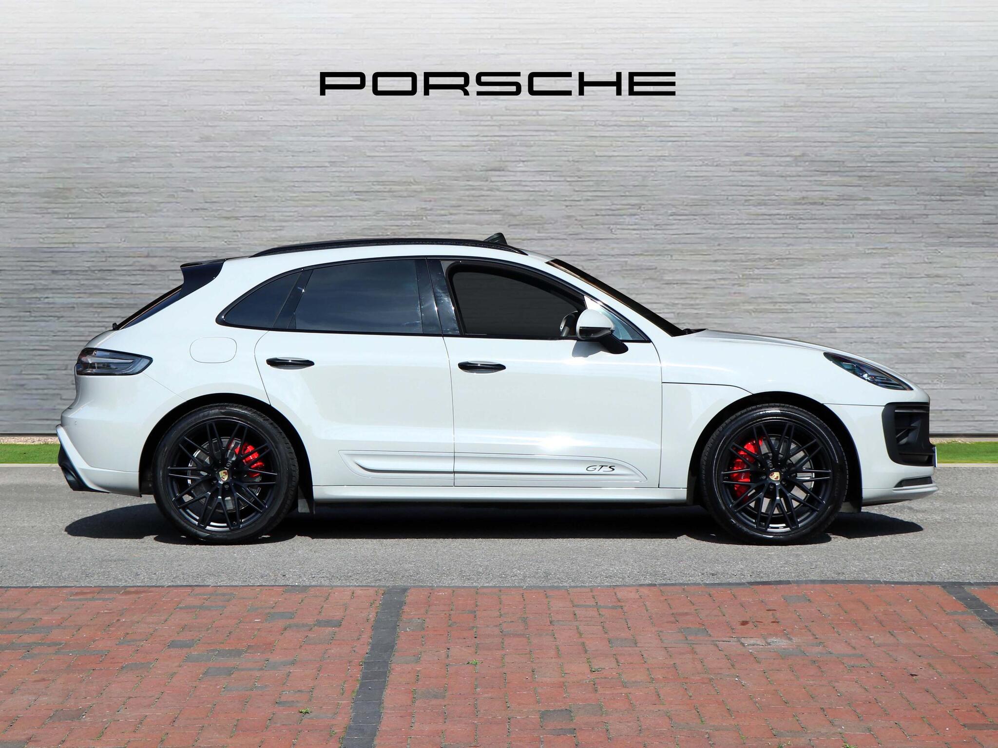 Porsche Macan view 5