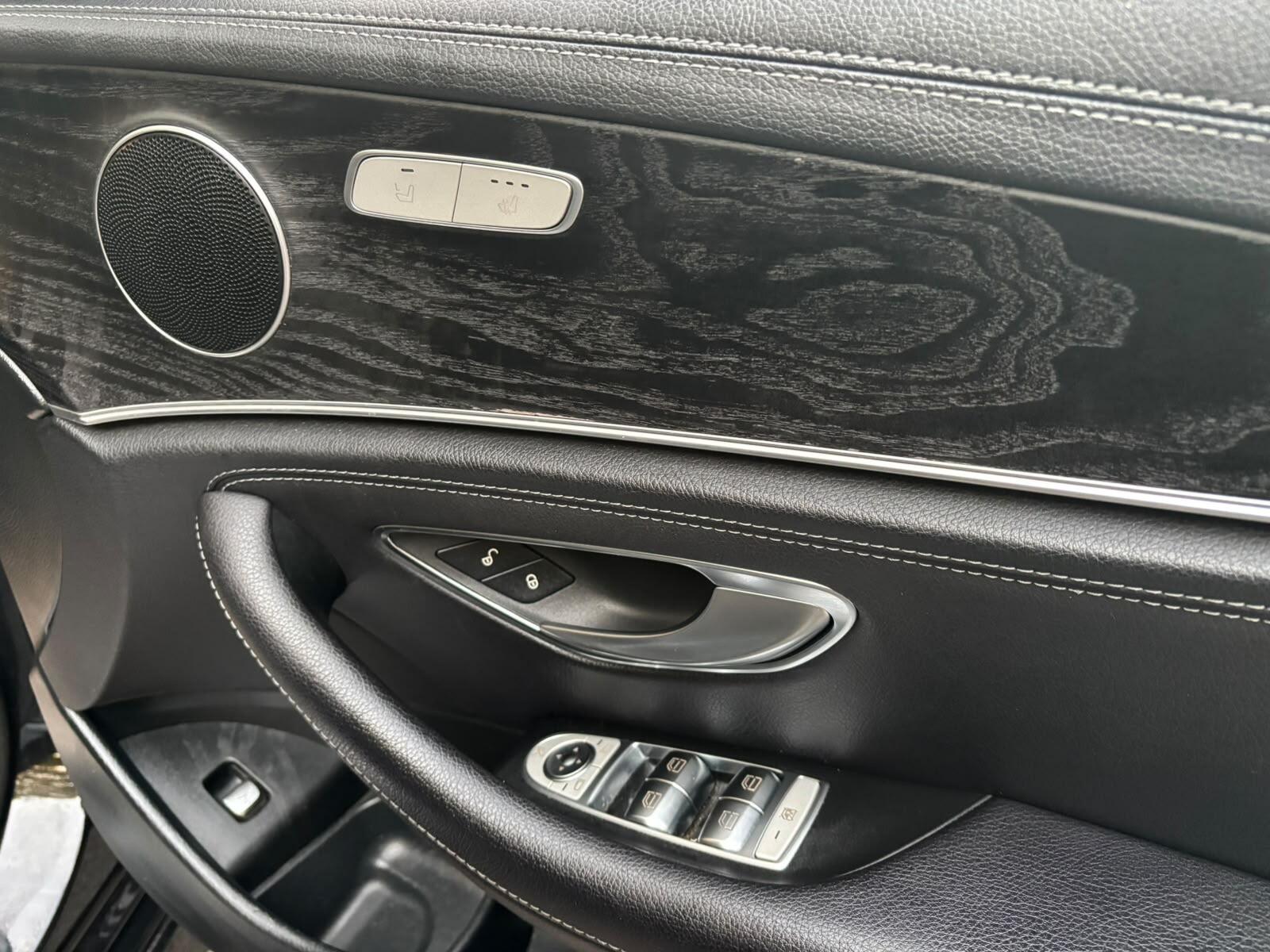 Mercedes-Benz E-Class view 23
