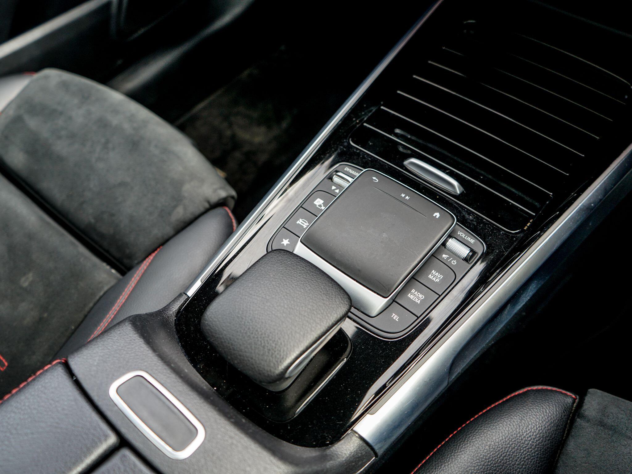 Mercedes-Benz GLB view 32